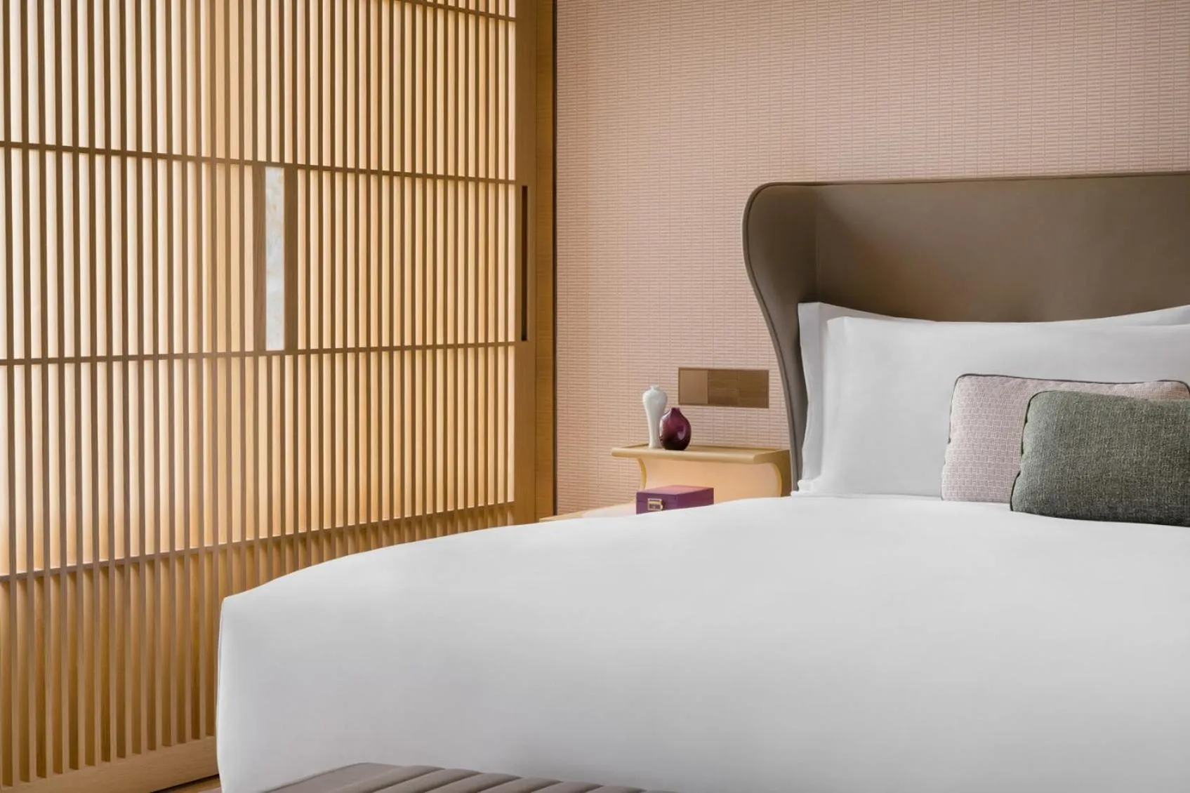 Photo of the whole room, Bed in Regent Hong Kong