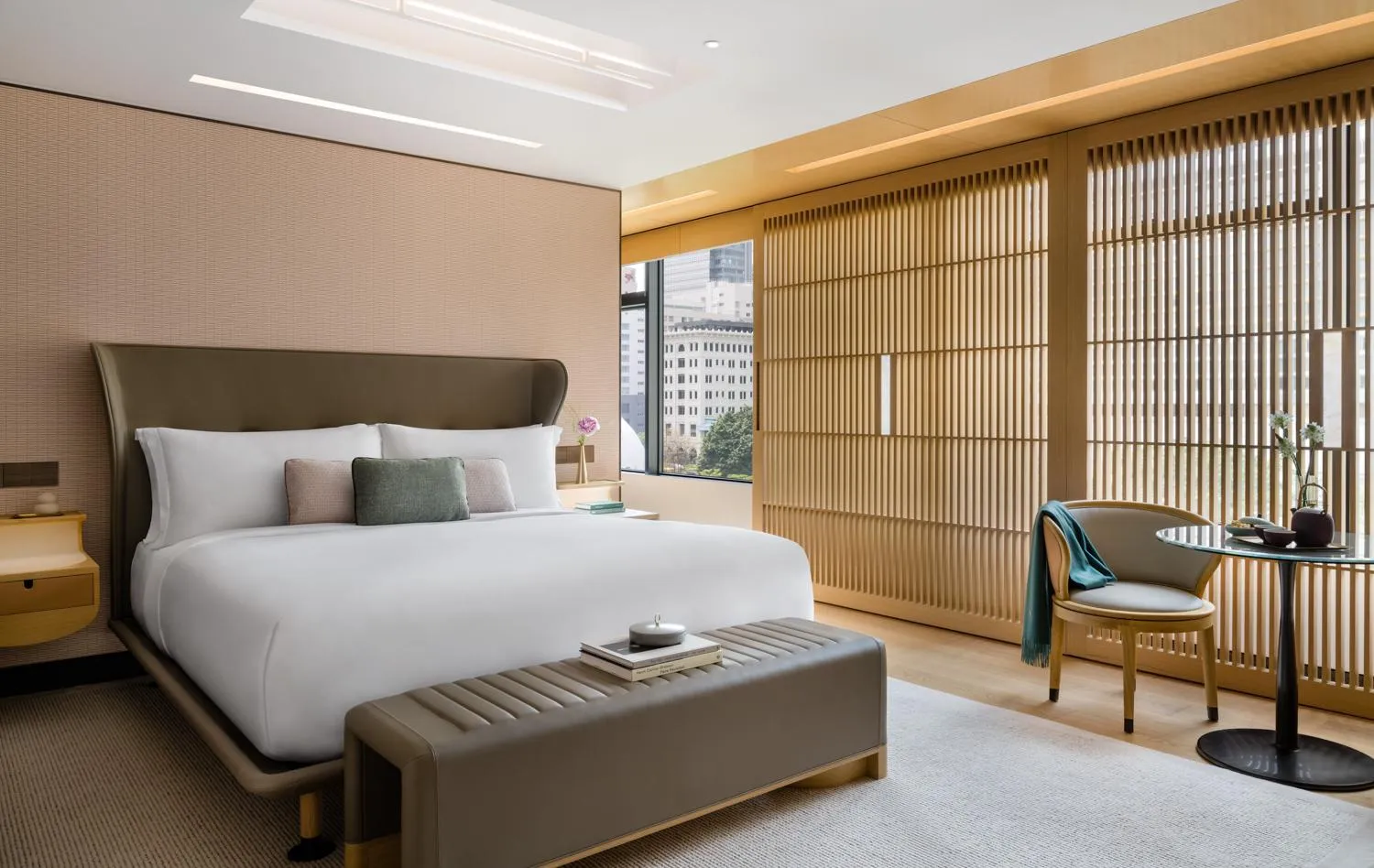 Bedroom, Bed in Regent Hong Kong