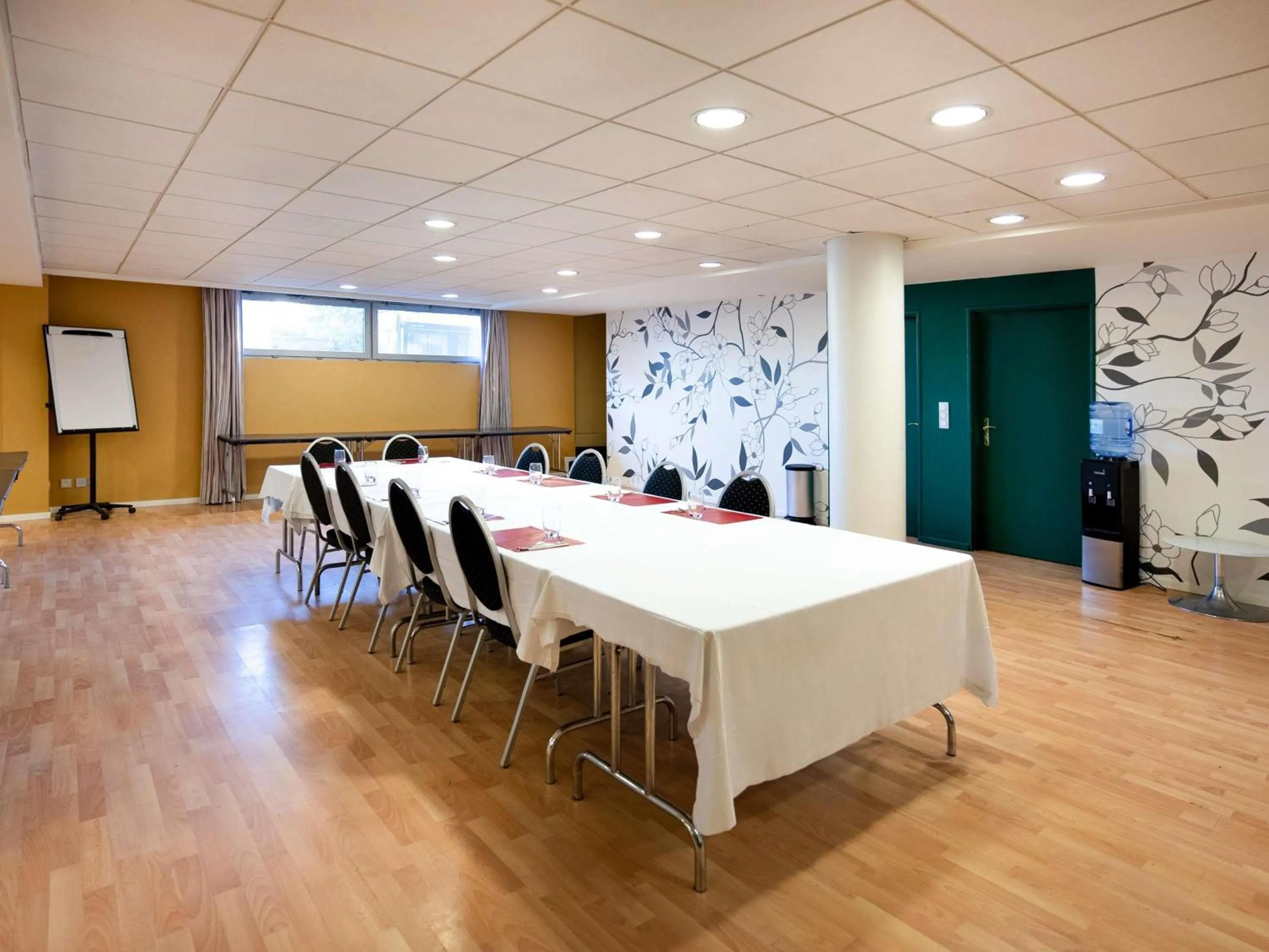 Meeting/conference room in ibis Styles Chatenay Malabry Paris Sud