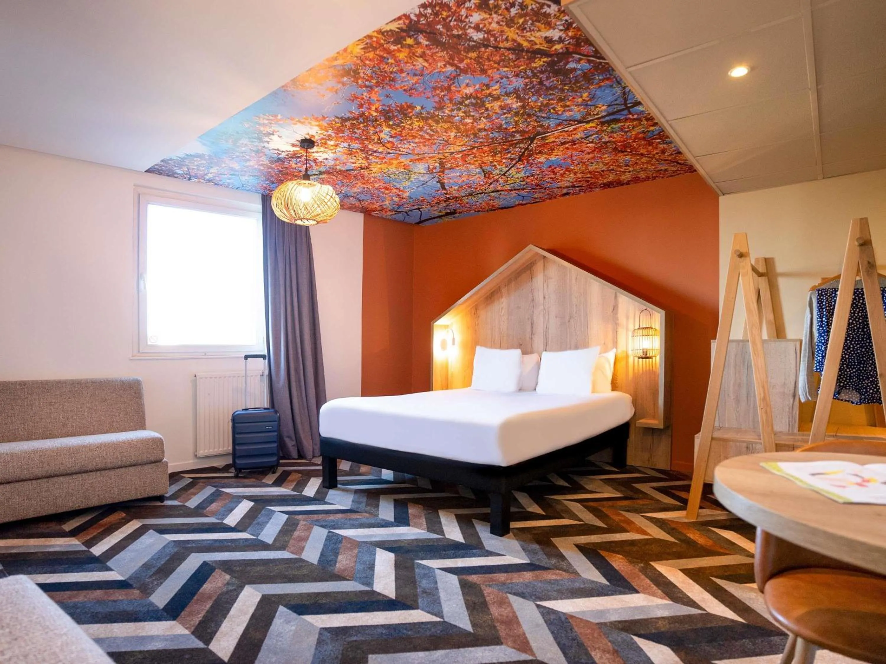 Bedroom, Bed in ibis Styles Chatenay Malabry Paris Sud