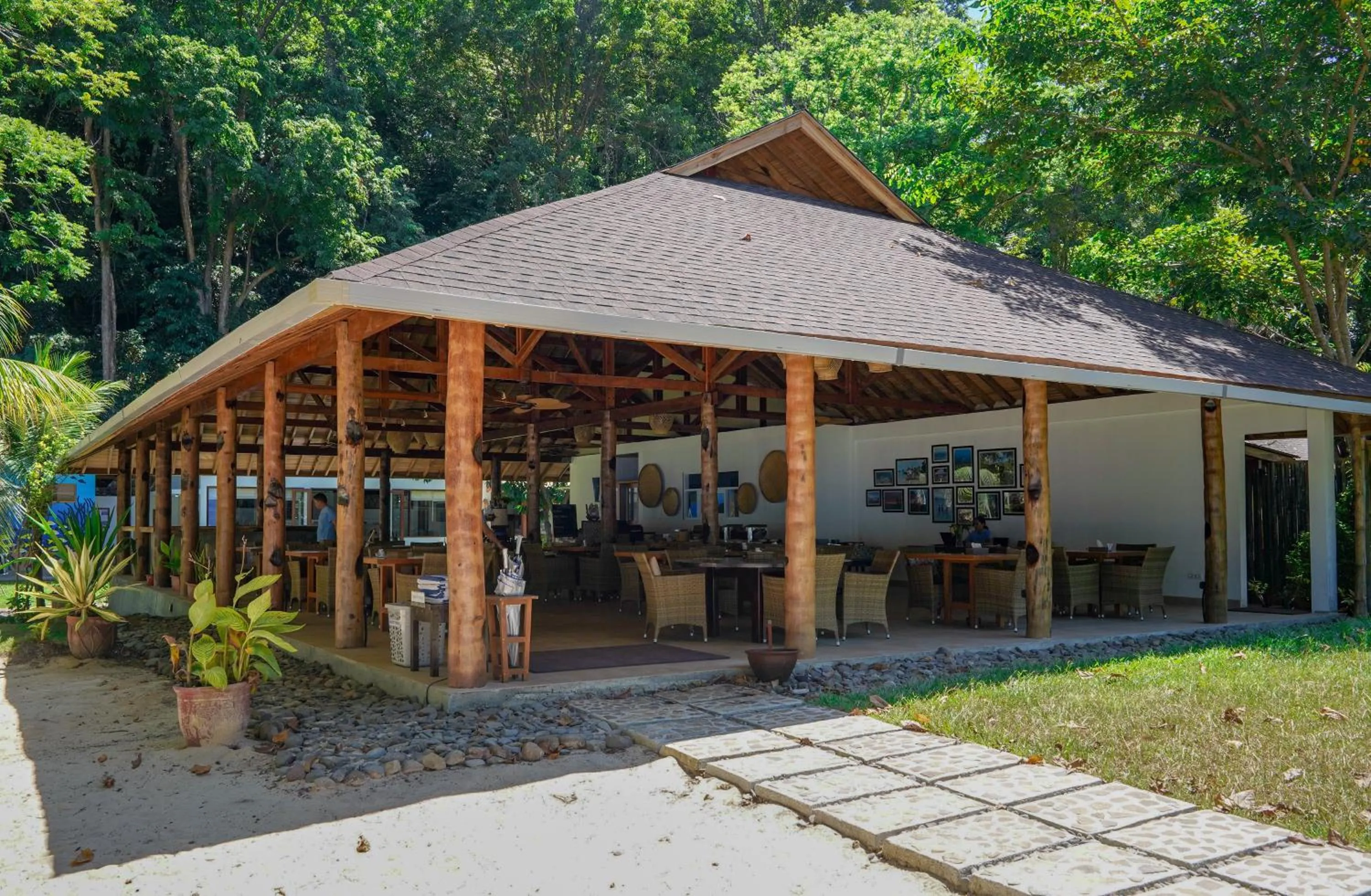 Restaurant/places to eat in Murex Bangka Dive Resort