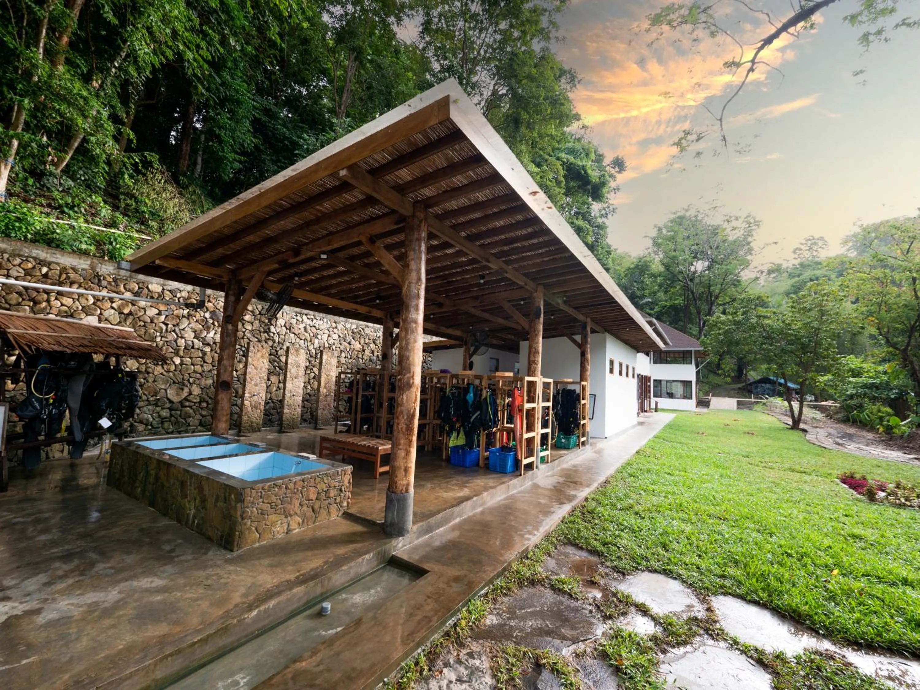 Diving in Murex Bangka Dive Resort