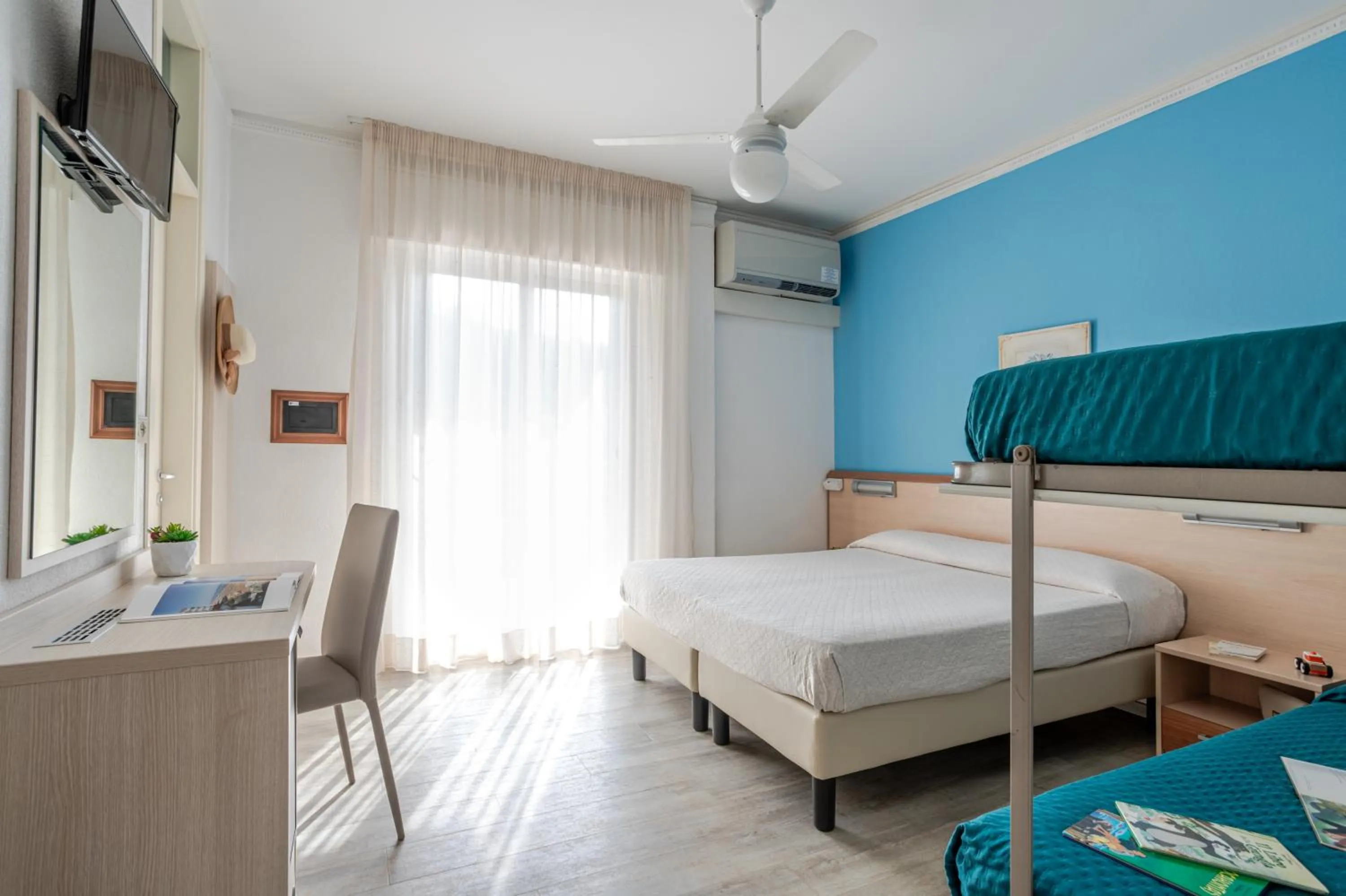 Photo of the whole room, Bed in Hotel La Brezza frontemare