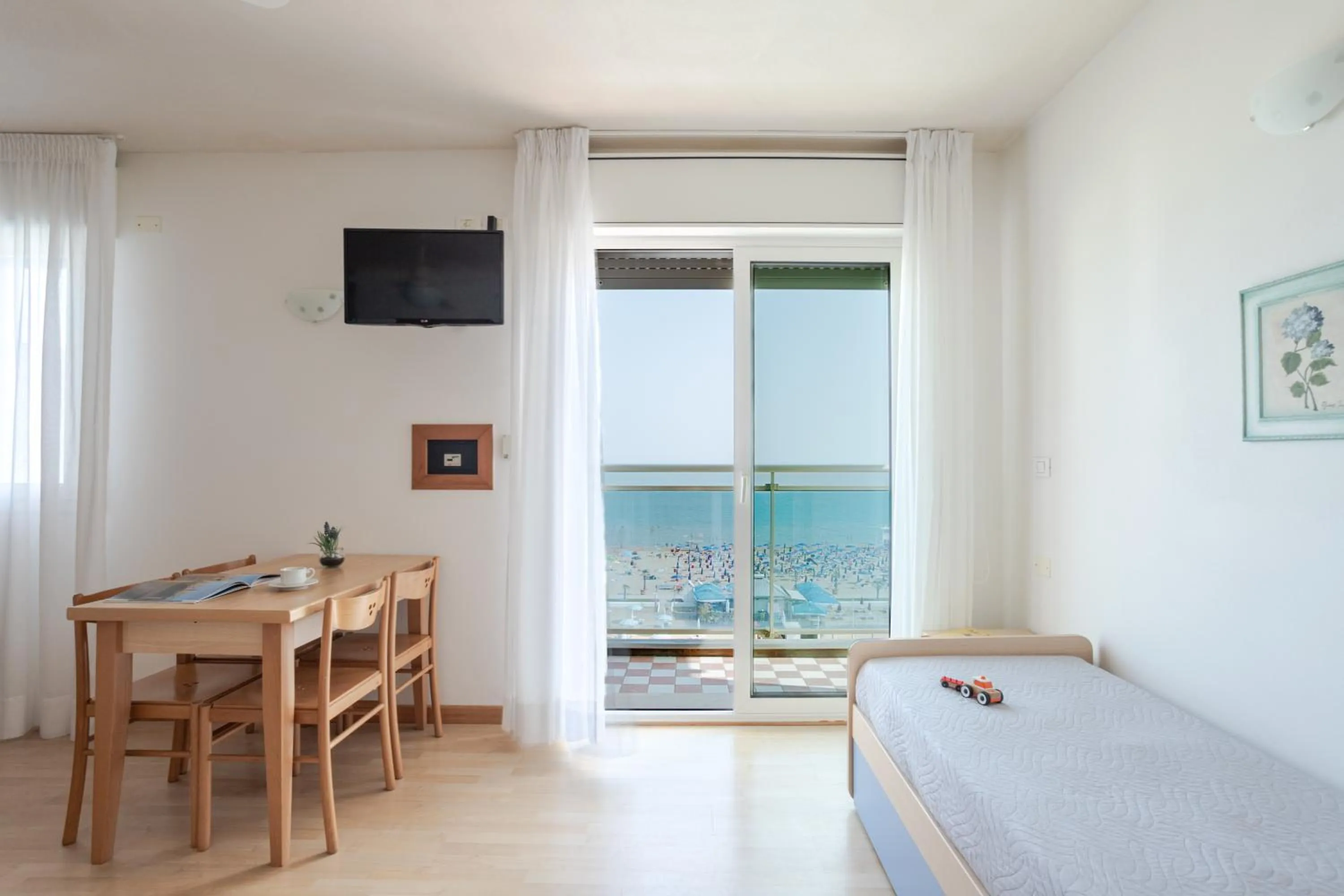 Photo of the whole room, Bed in Hotel La Brezza frontemare