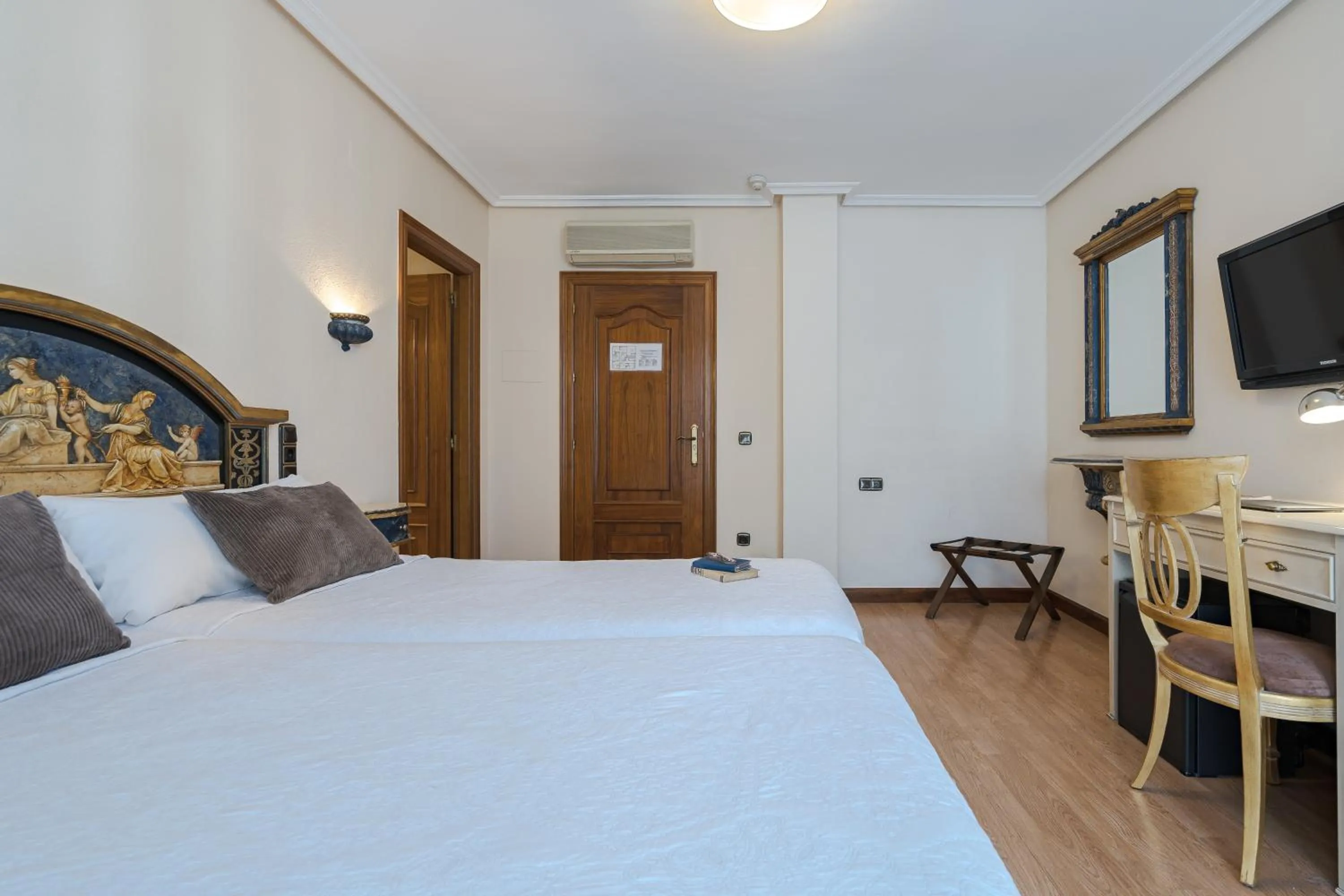 Bedroom, Bed in Hotel Eurowest