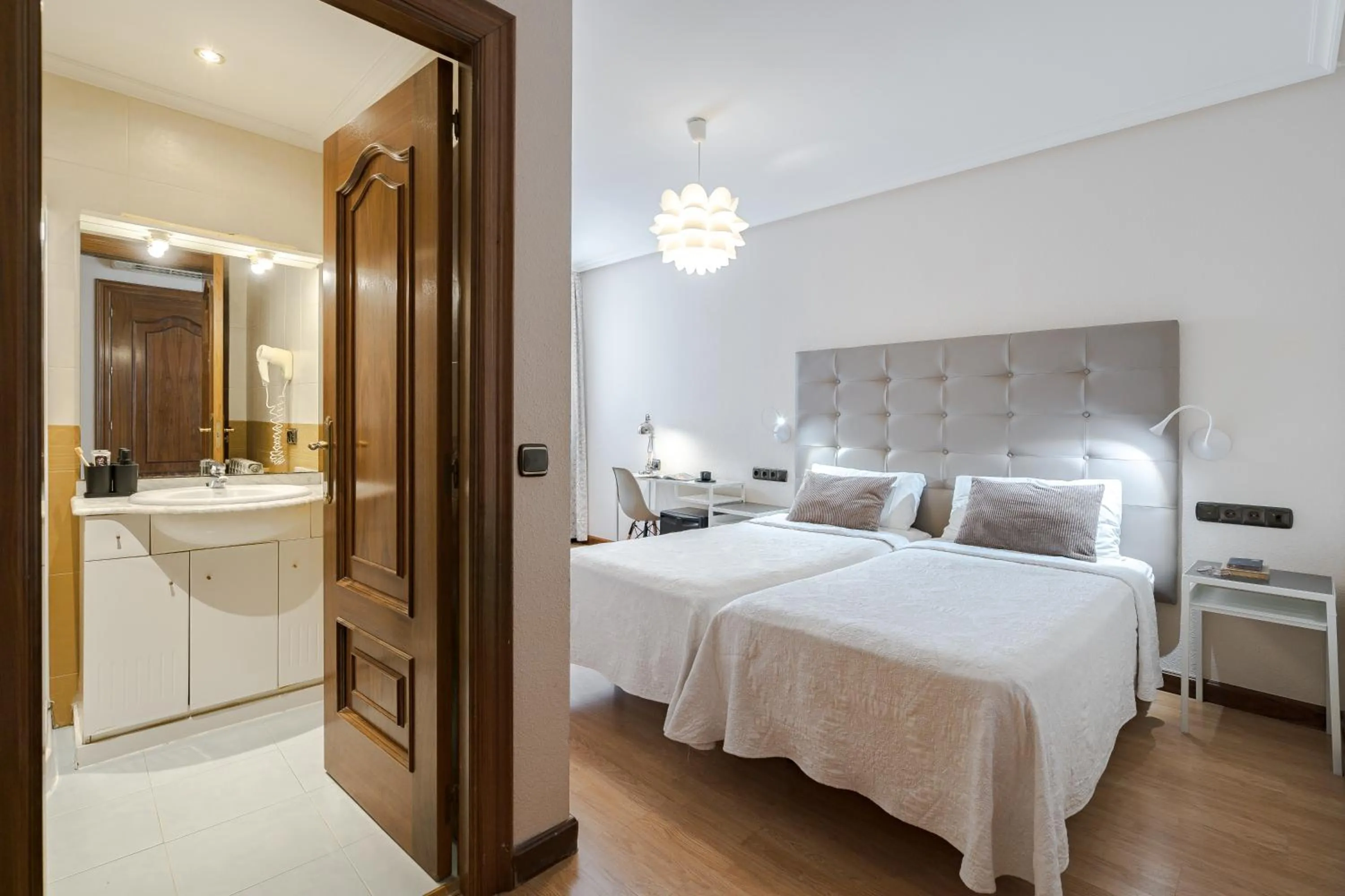 Bedroom, Bed in Hotel Eurowest