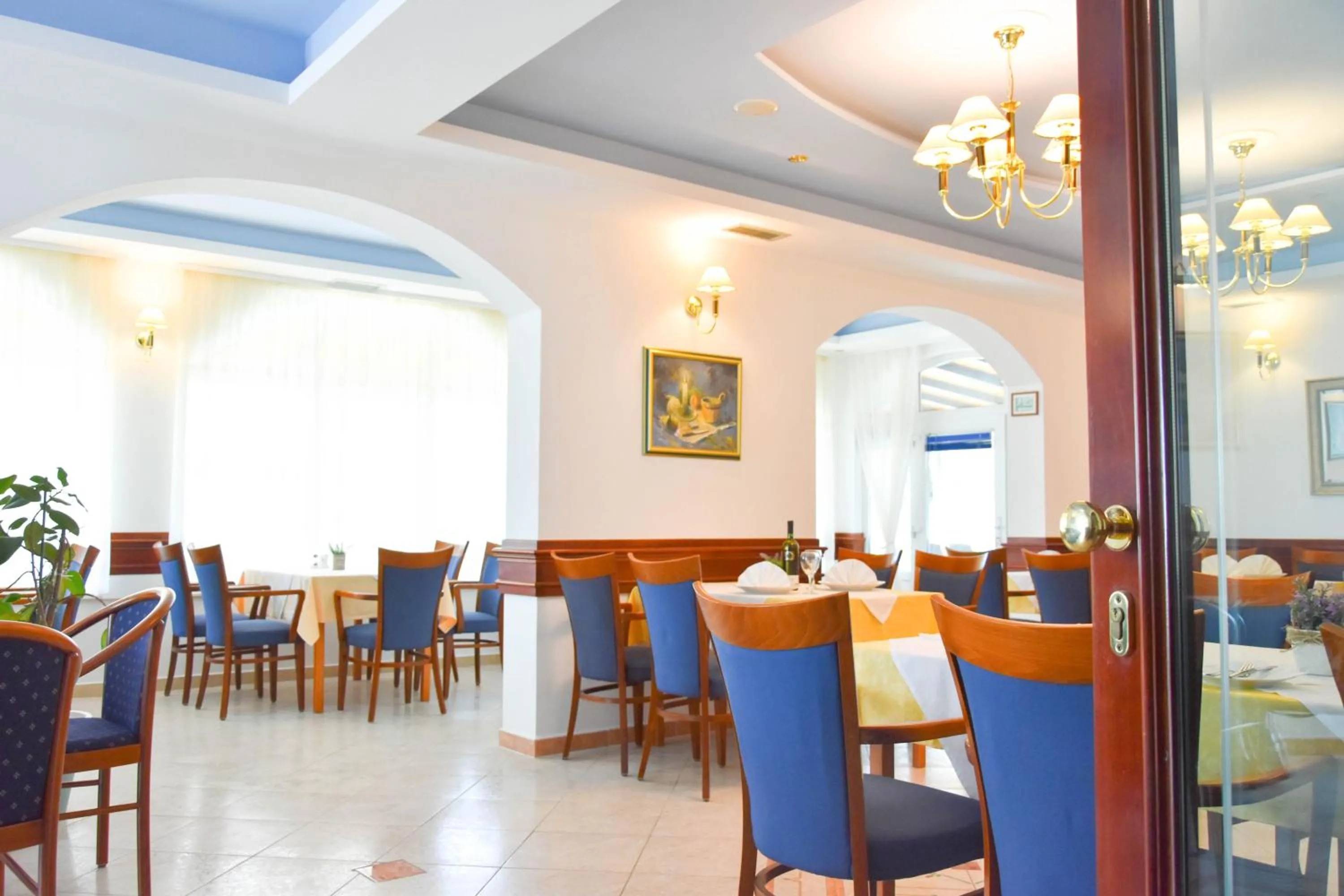 Restaurant/places to eat in Hotel Adria