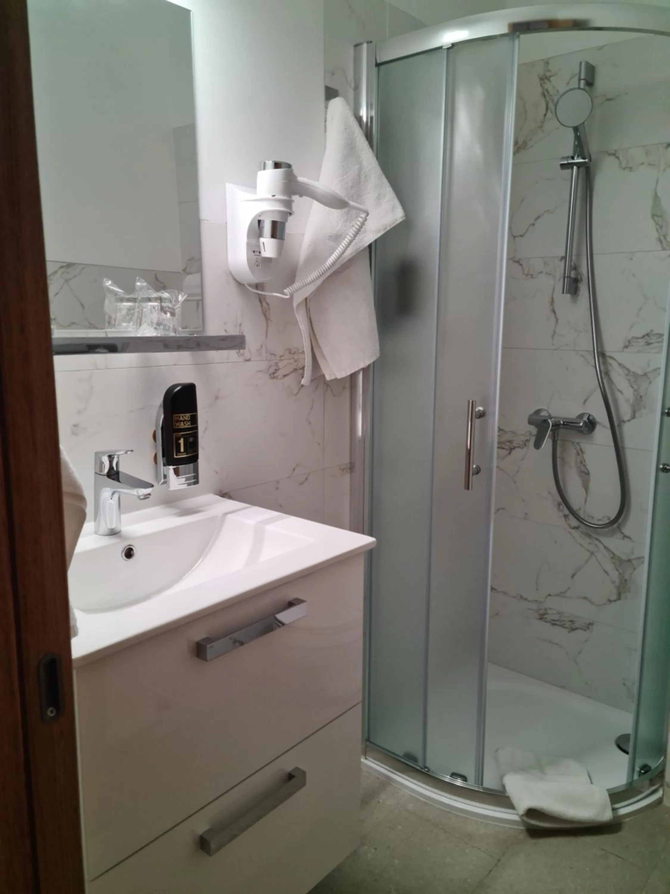 Shower in Hotel Adria