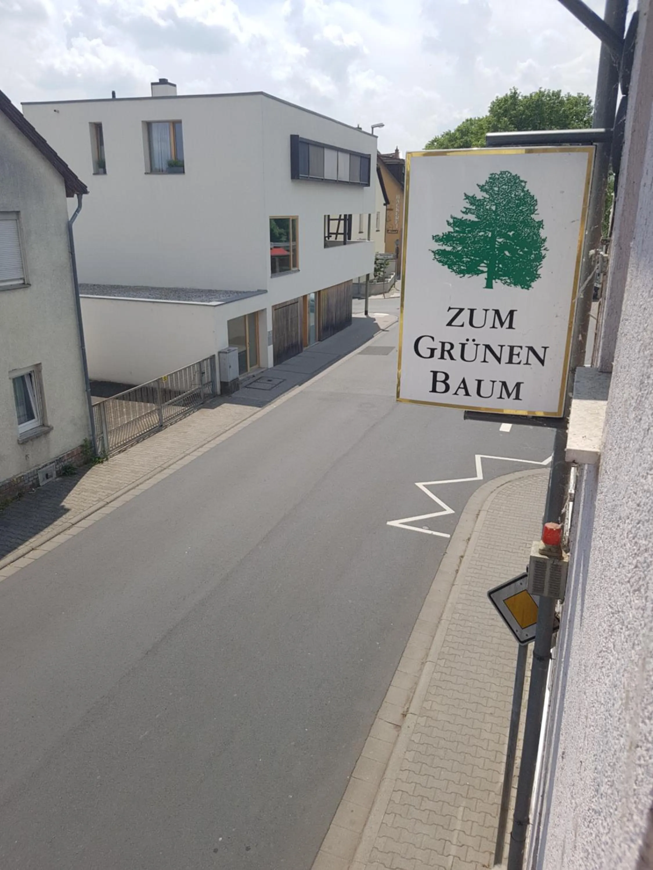 Property logo or sign in Zum grünen Baum Hotel Frankfurt Airport