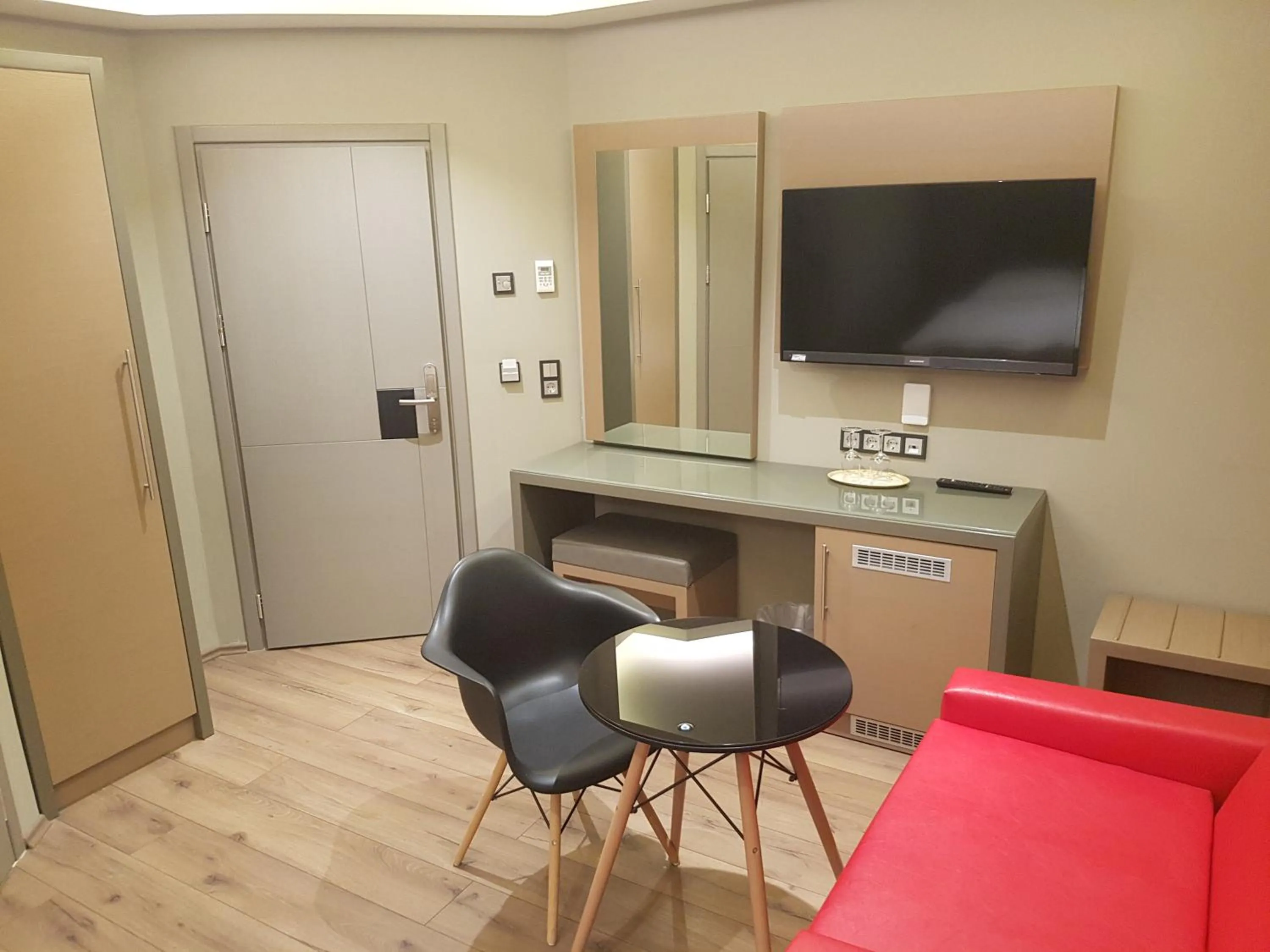 TV and multimedia in Zum grünen Baum Hotel Frankfurt Airport