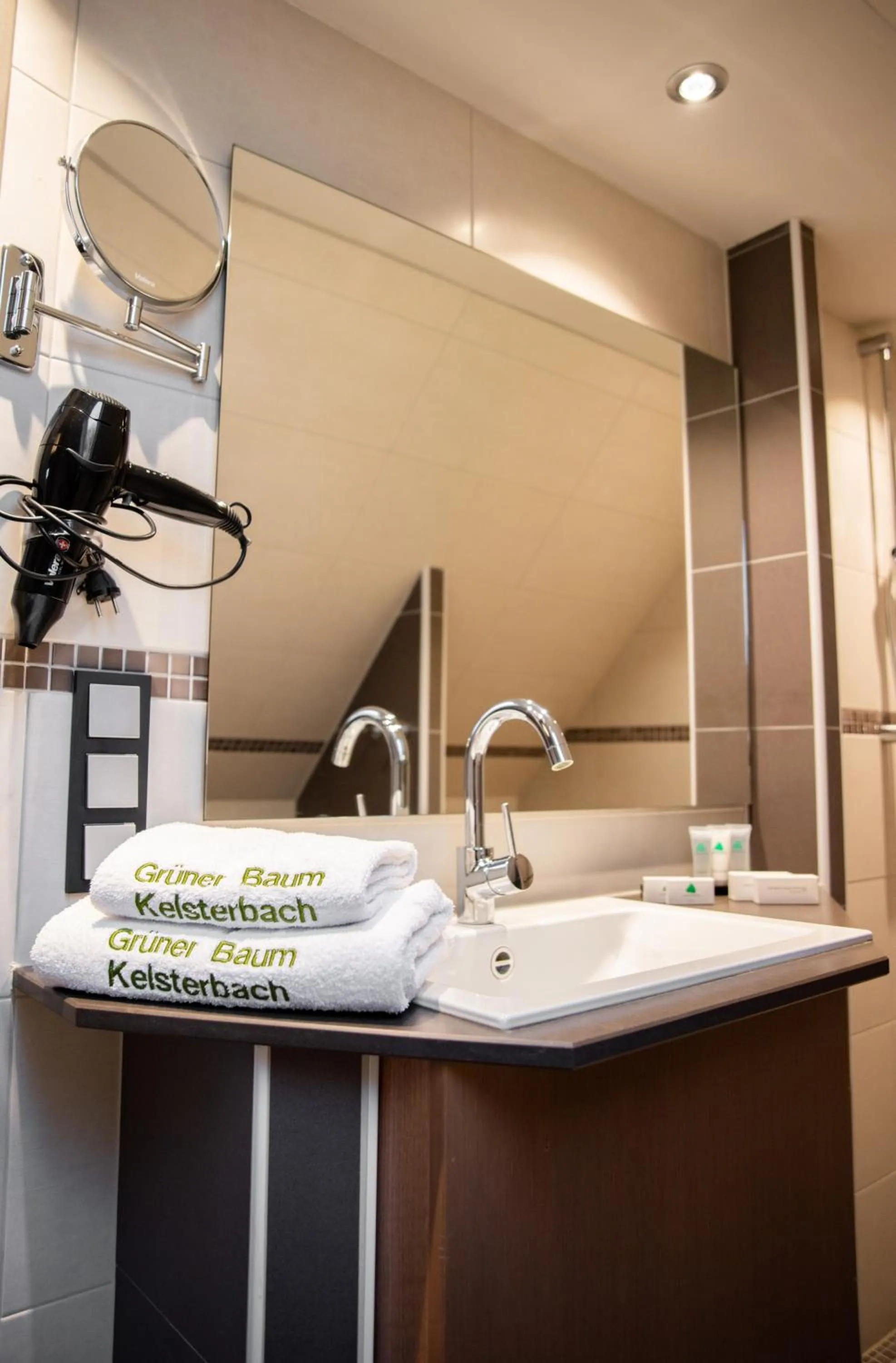 Bathroom in Zum grünen Baum Hotel Frankfurt Airport