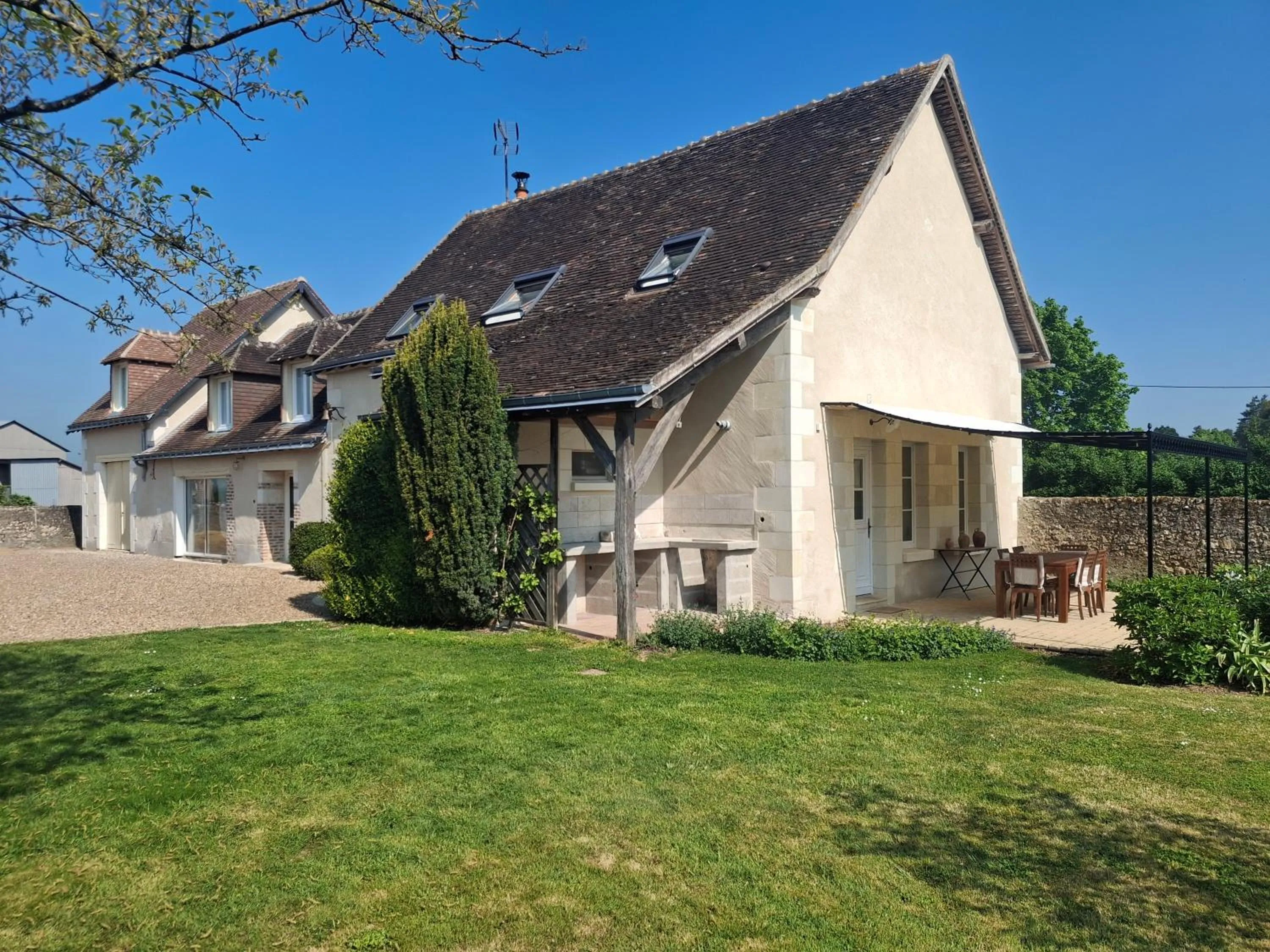 Property building in Les Jarrieres