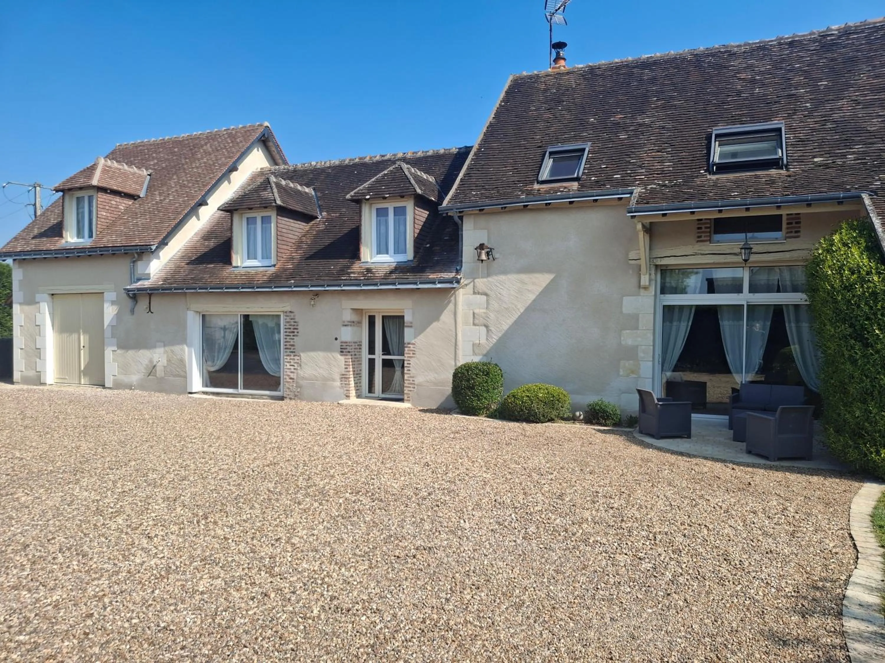 Property building in Les Jarrieres