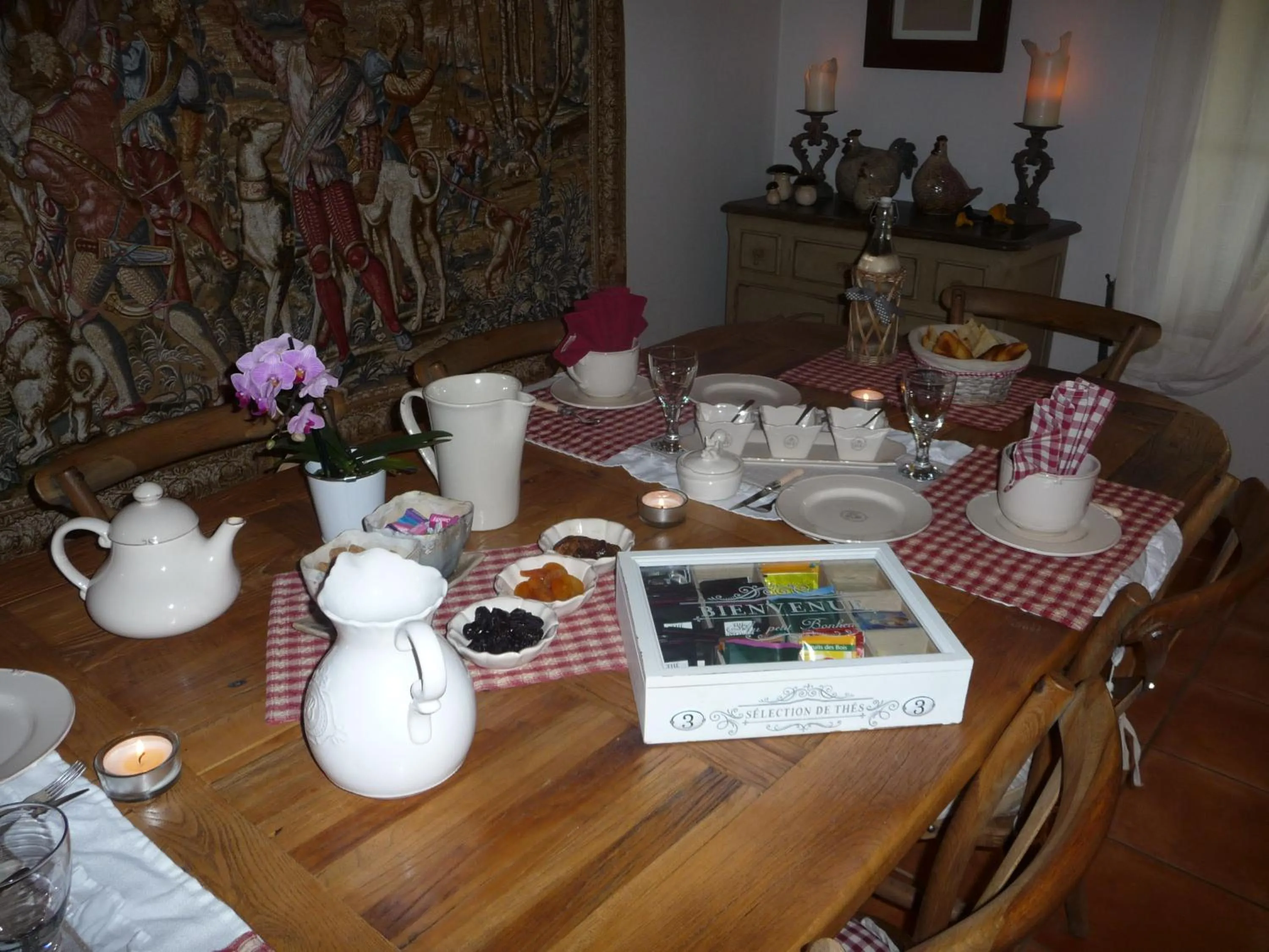 Dining area in Les Jarrieres