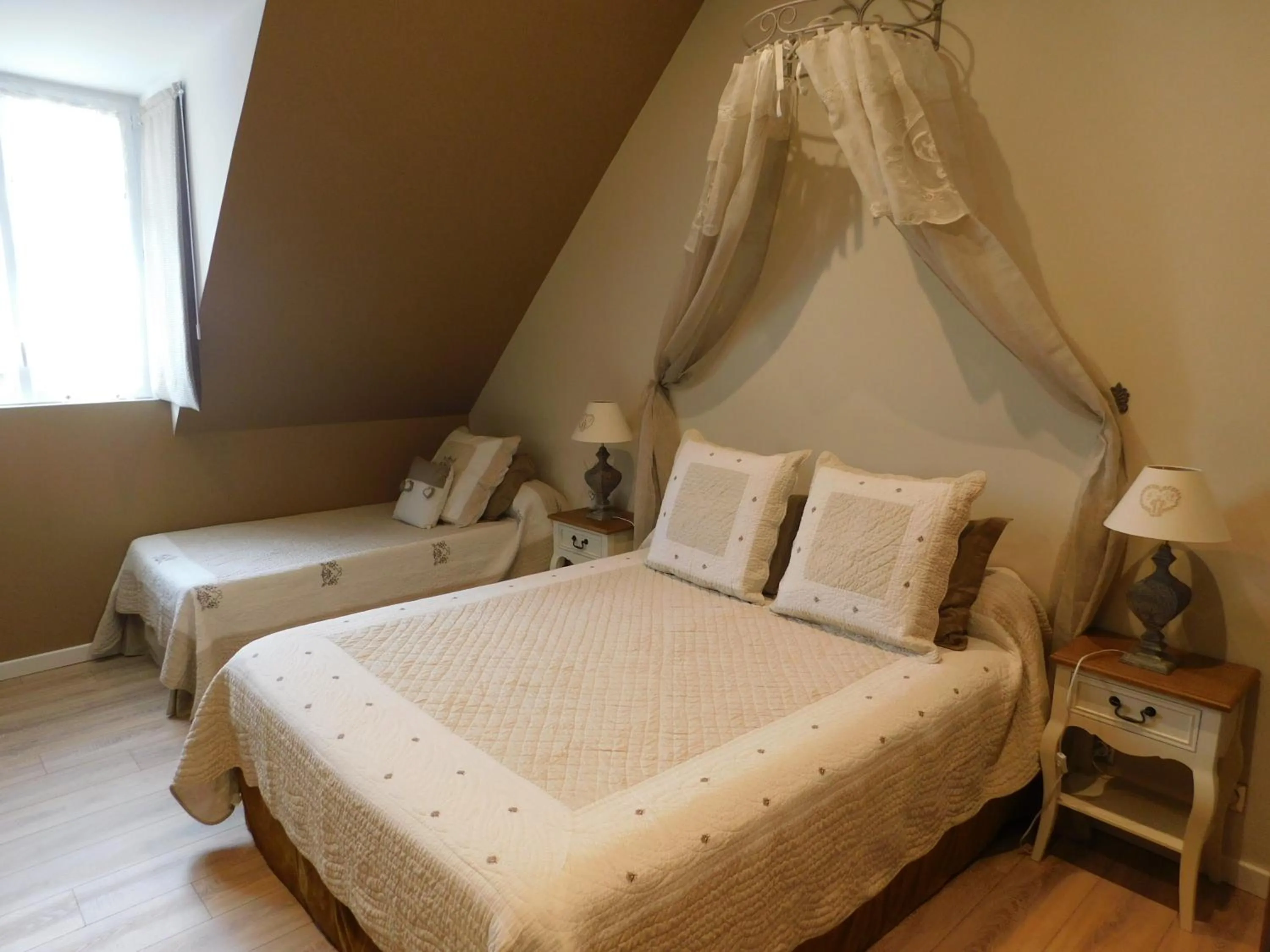 Bedroom, Bed in Les Jarrieres