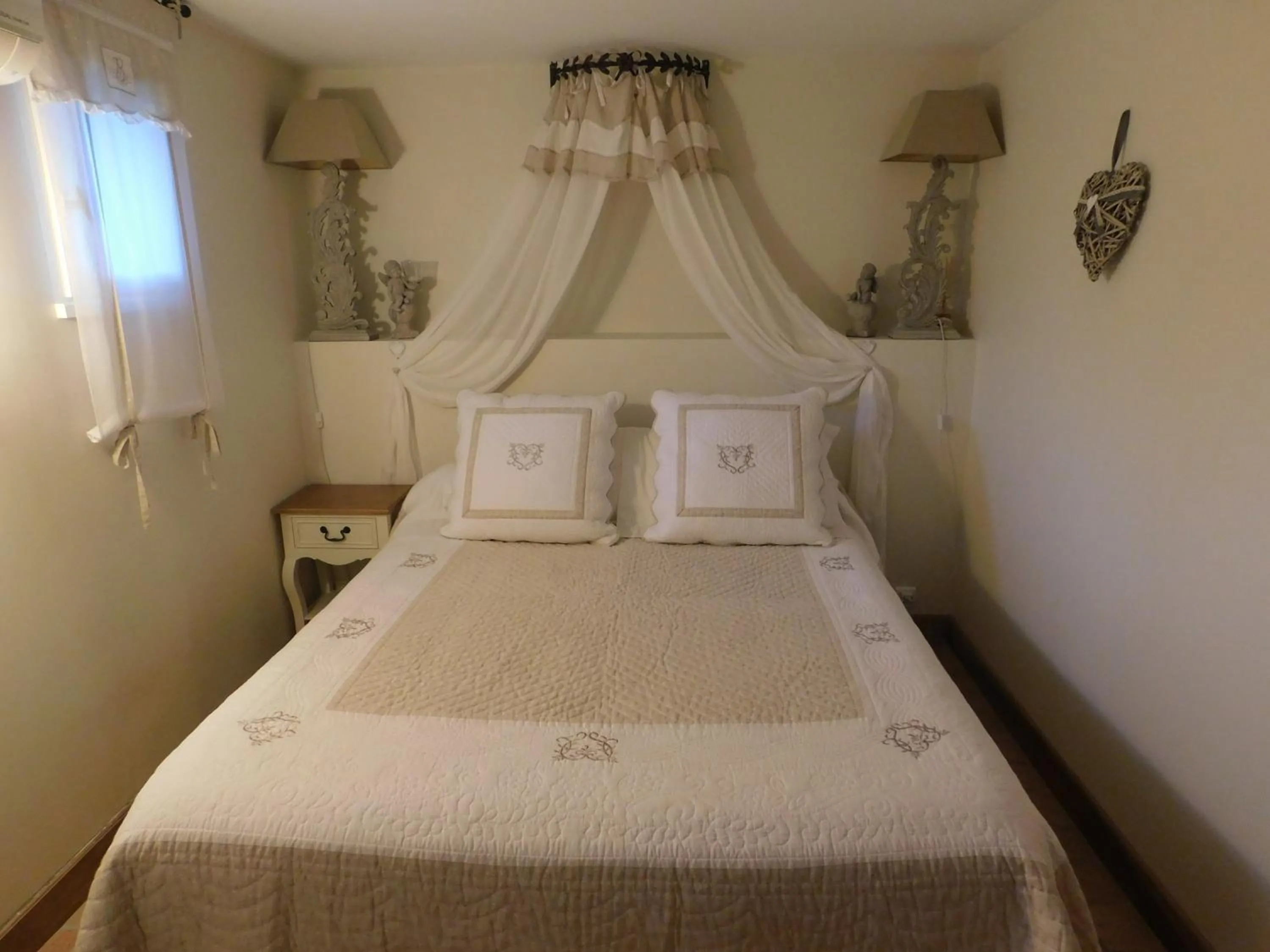 Bedroom, Bed in Les Jarrieres