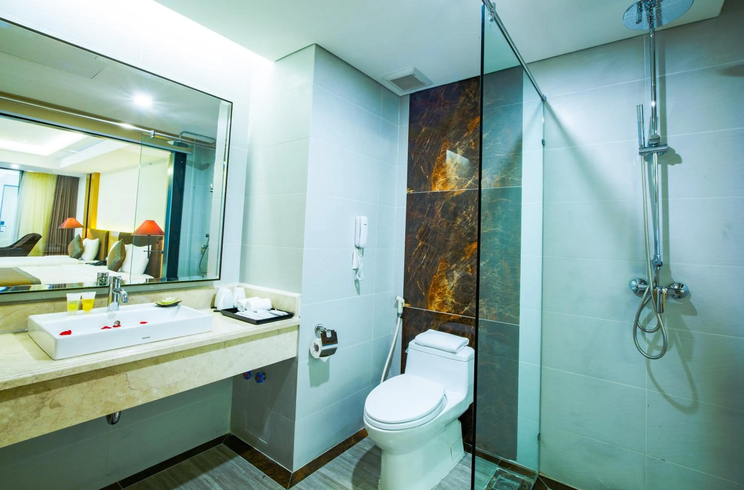 Bathroom in Muong Thanh Luxury Danang Beach Hotel
