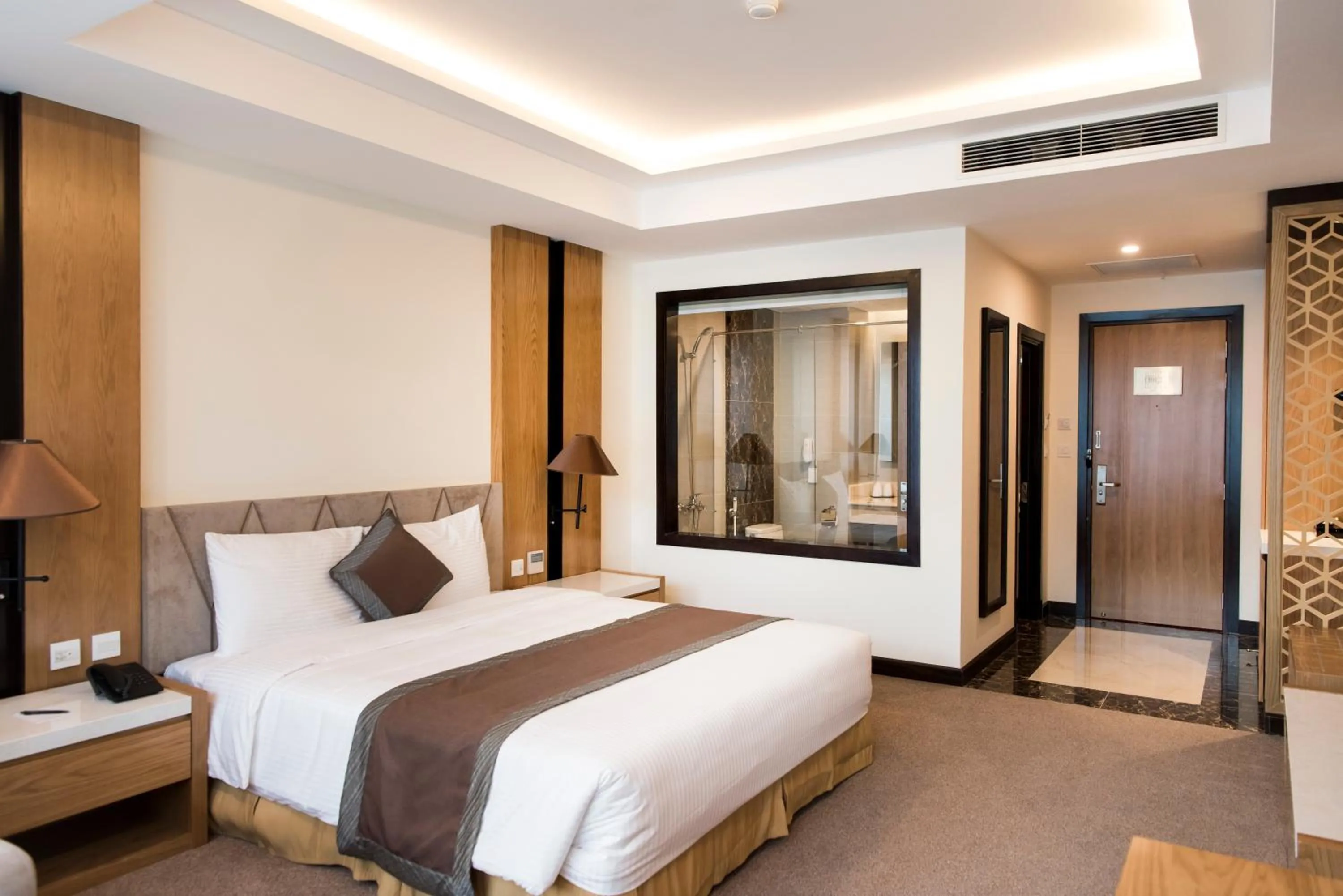 Bedroom, Bed in Muong Thanh Luxury Danang Beach Hotel