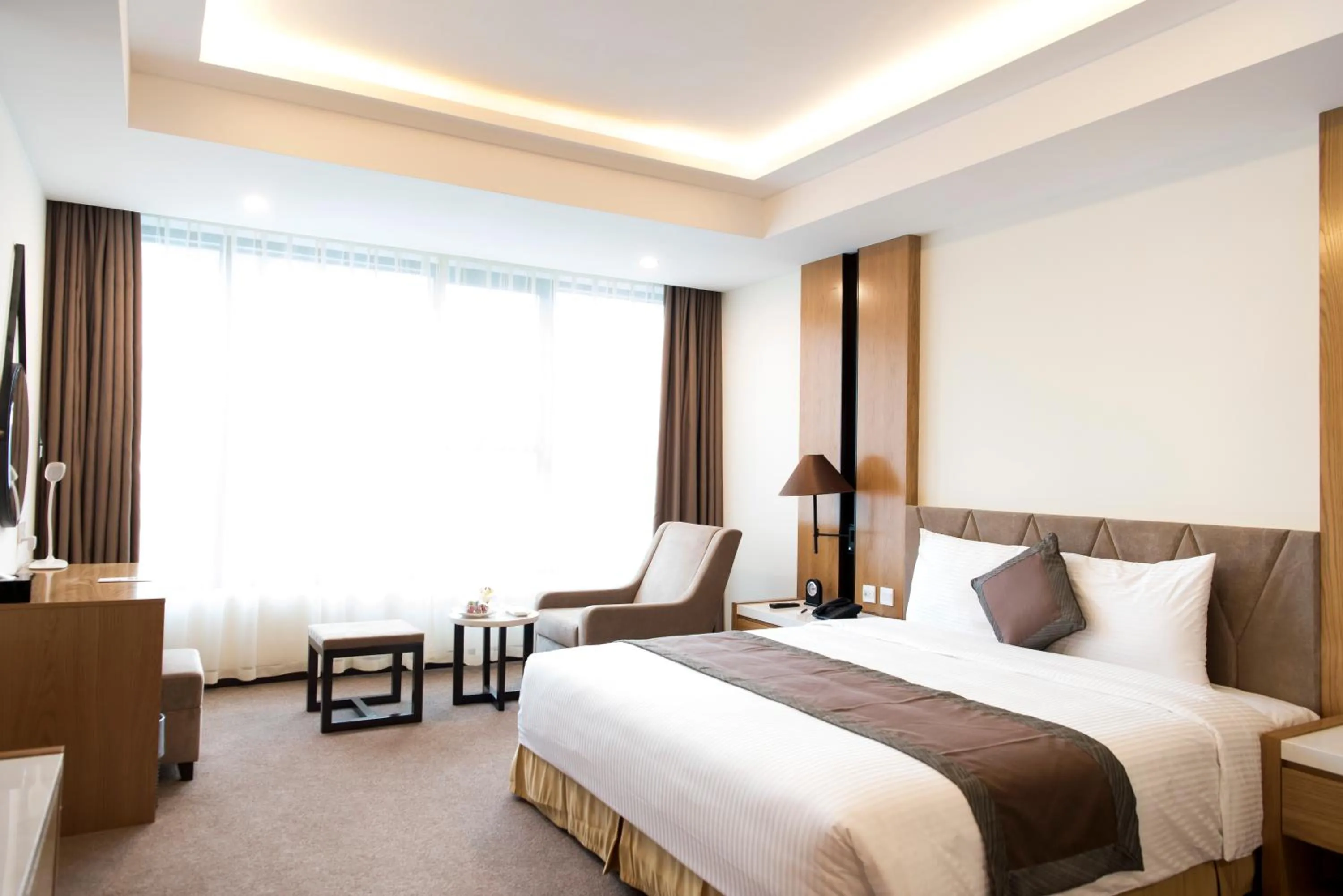Bedroom, Bed in Muong Thanh Luxury Danang Beach Hotel