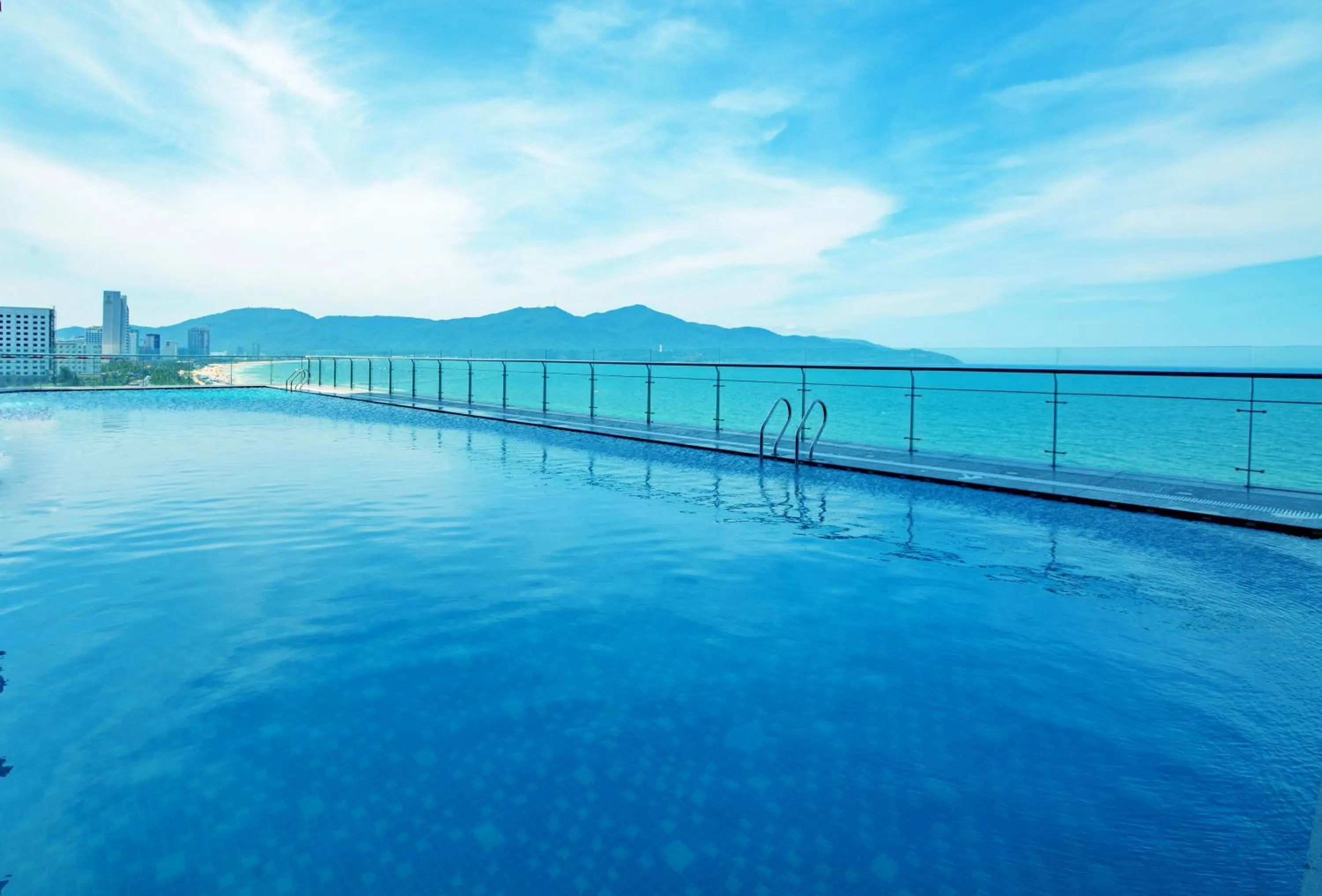 Muong Thanh Luxury Danang Beach Hotel