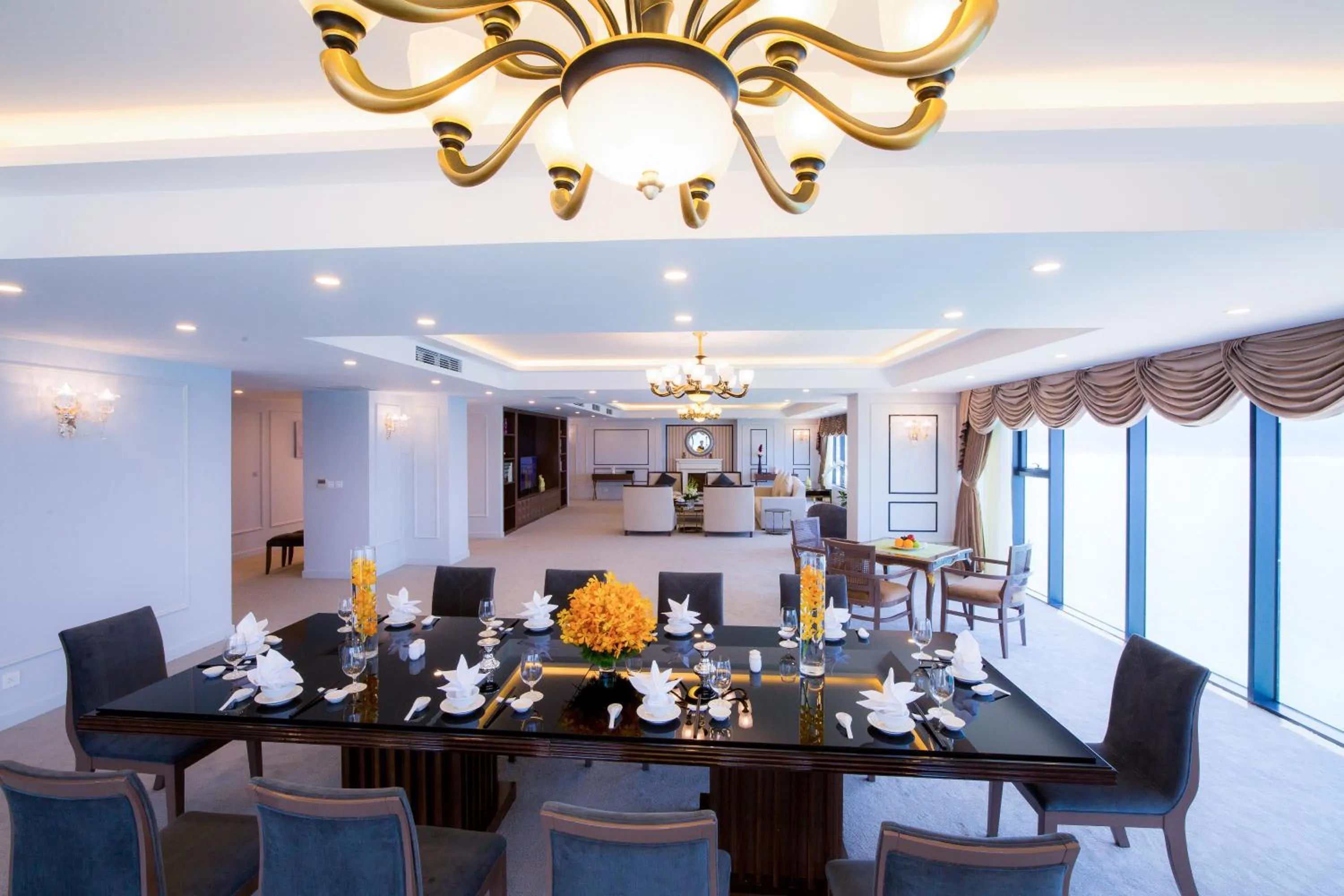 Dining area in Muong Thanh Luxury Da Nang Hotel