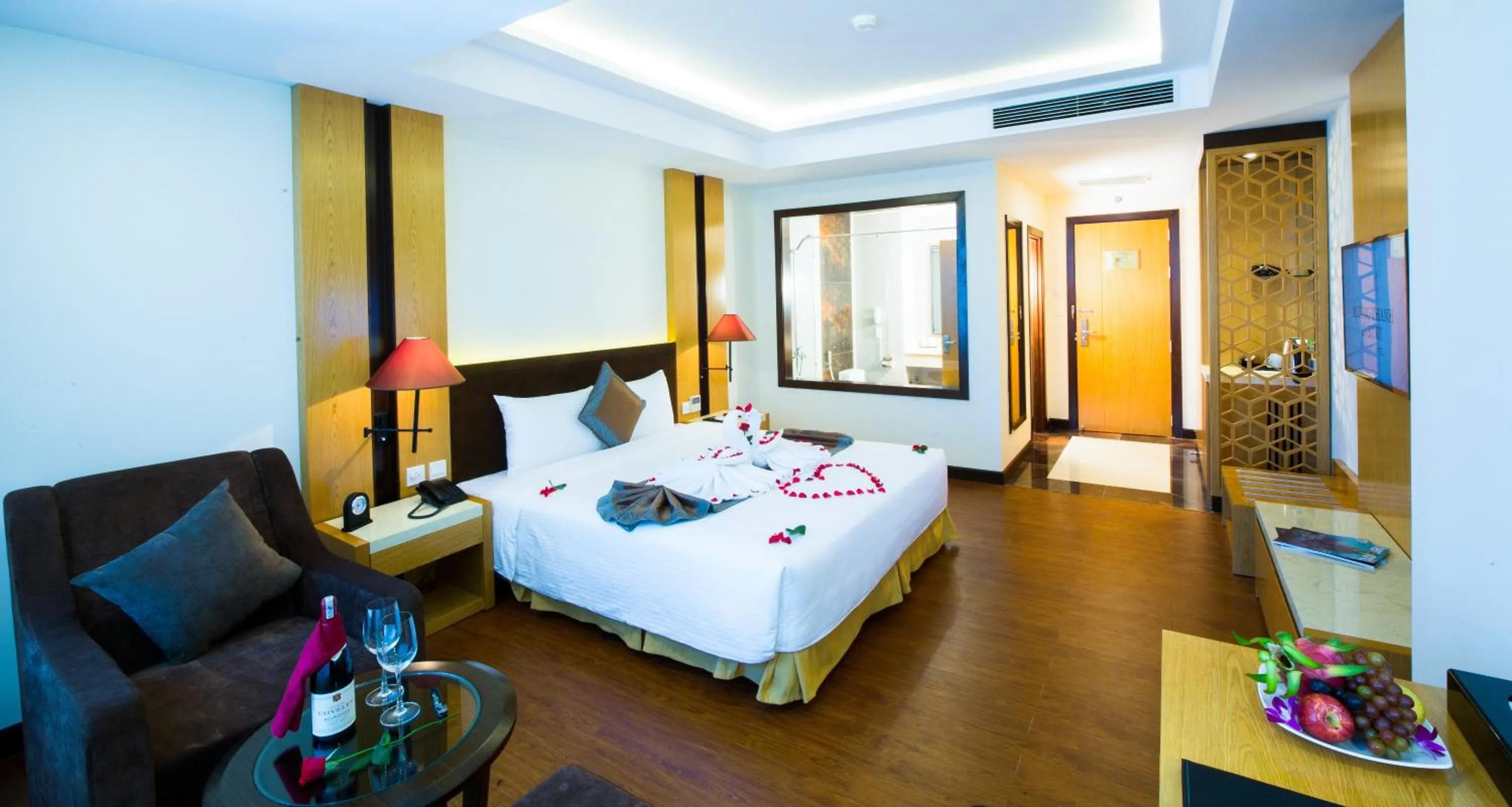 Bedroom, Bed in Muong Thanh Luxury Danang Beach Hotel