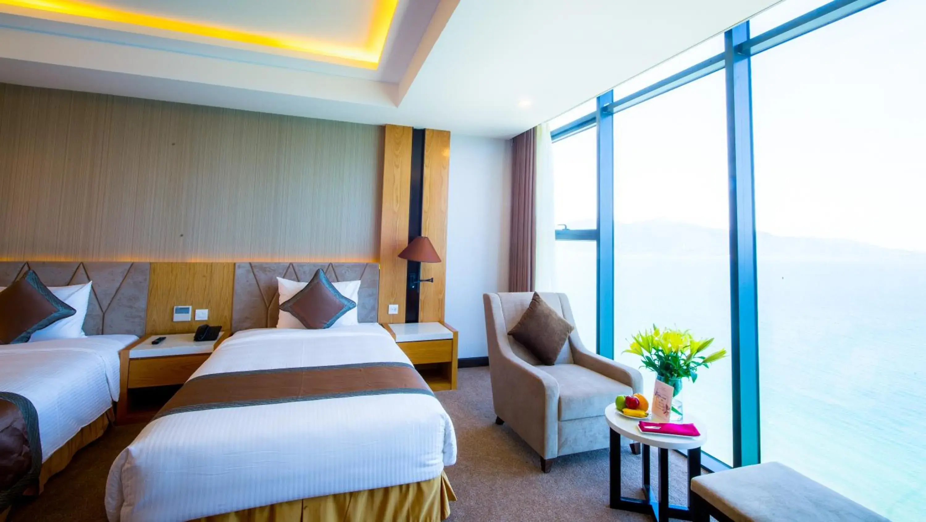 Deluxe Twin Room with Sea View in Muong Thanh Luxury Danang Beach Hotel Deluxe Twin Room with Sea View in Muong Thanh Luxury Danang Beach Hotel