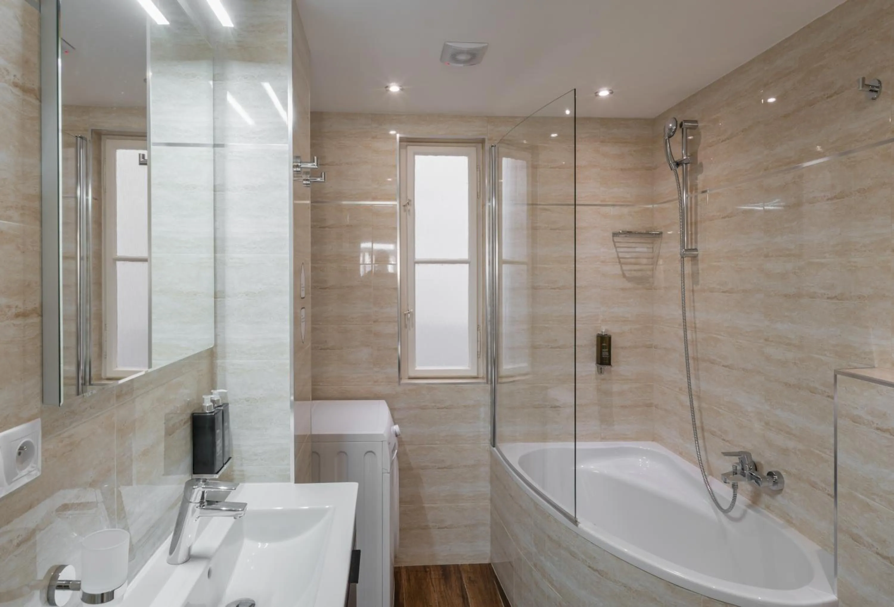 Bathroom in Mordecai 12 Apartments by Adrez