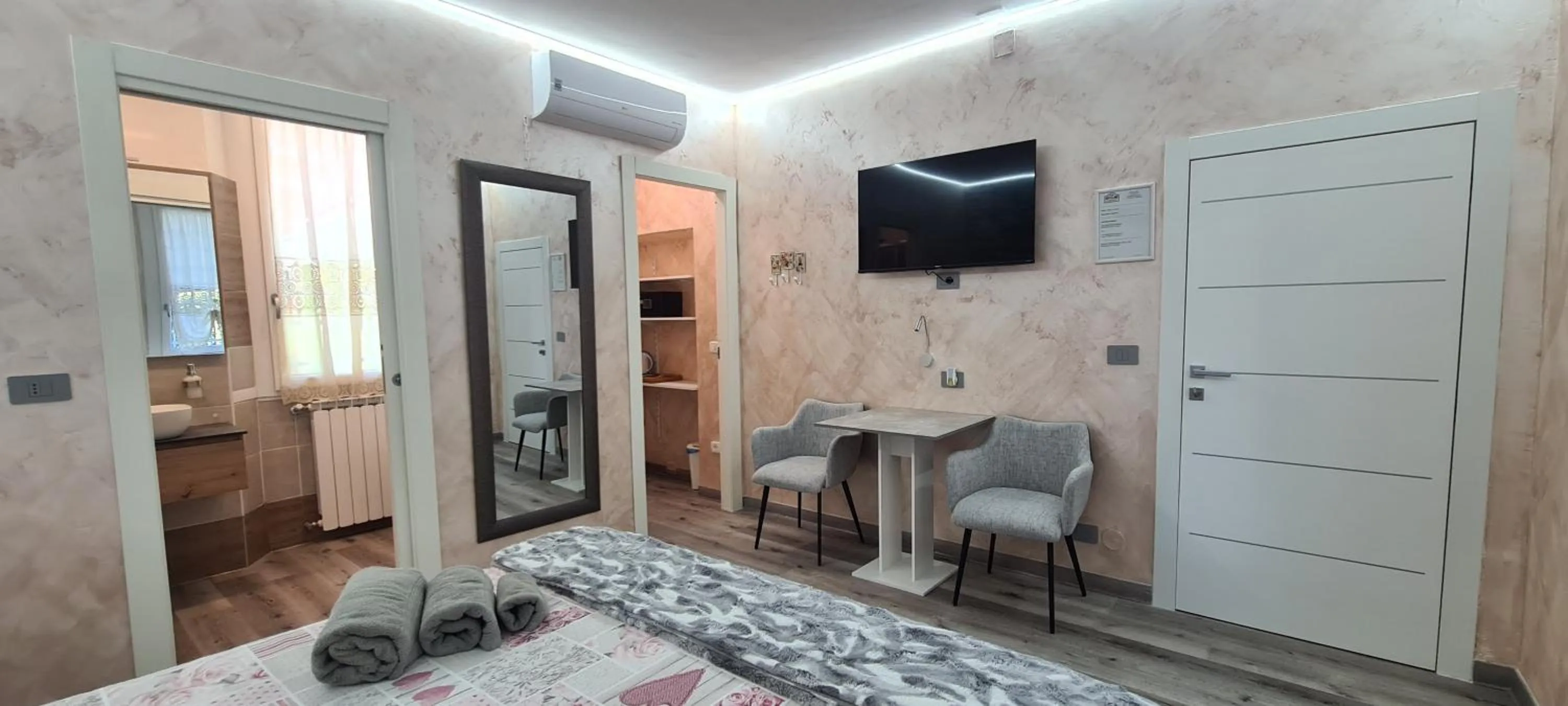 Photo of the whole room in B&B Le Palme