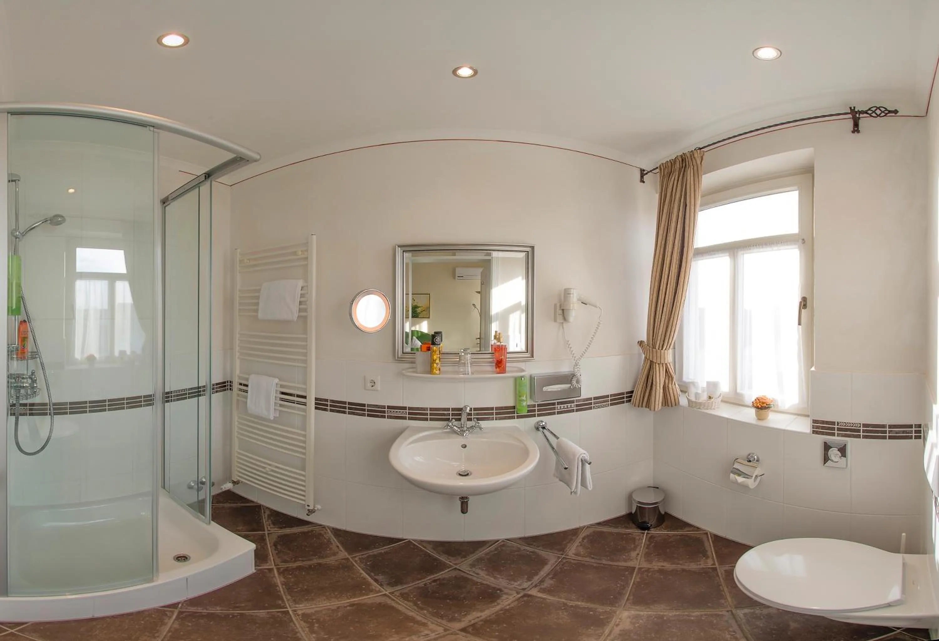 Bathroom in Hotel Arador