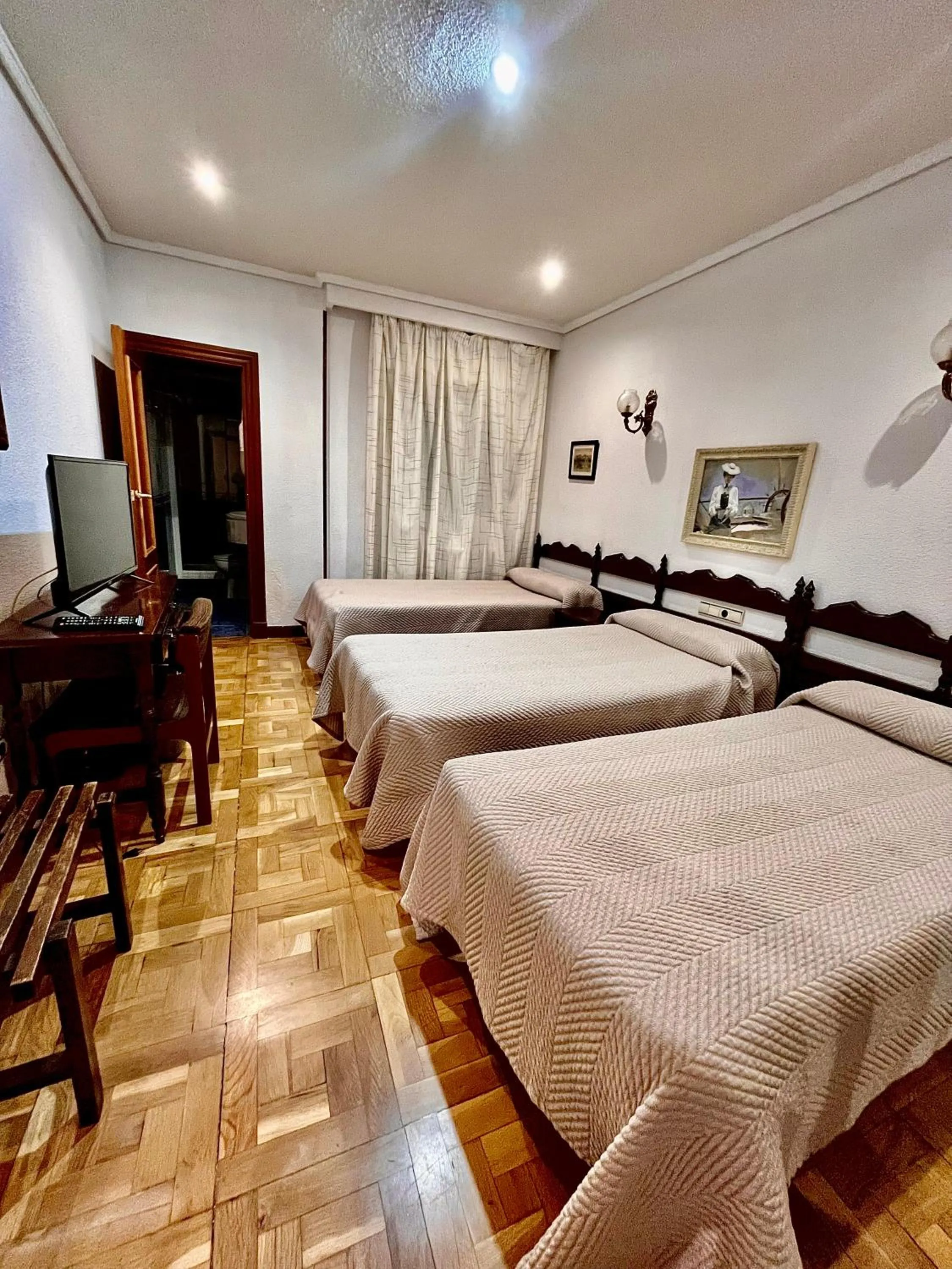 Bedroom, Bed in Hotel Castellano I