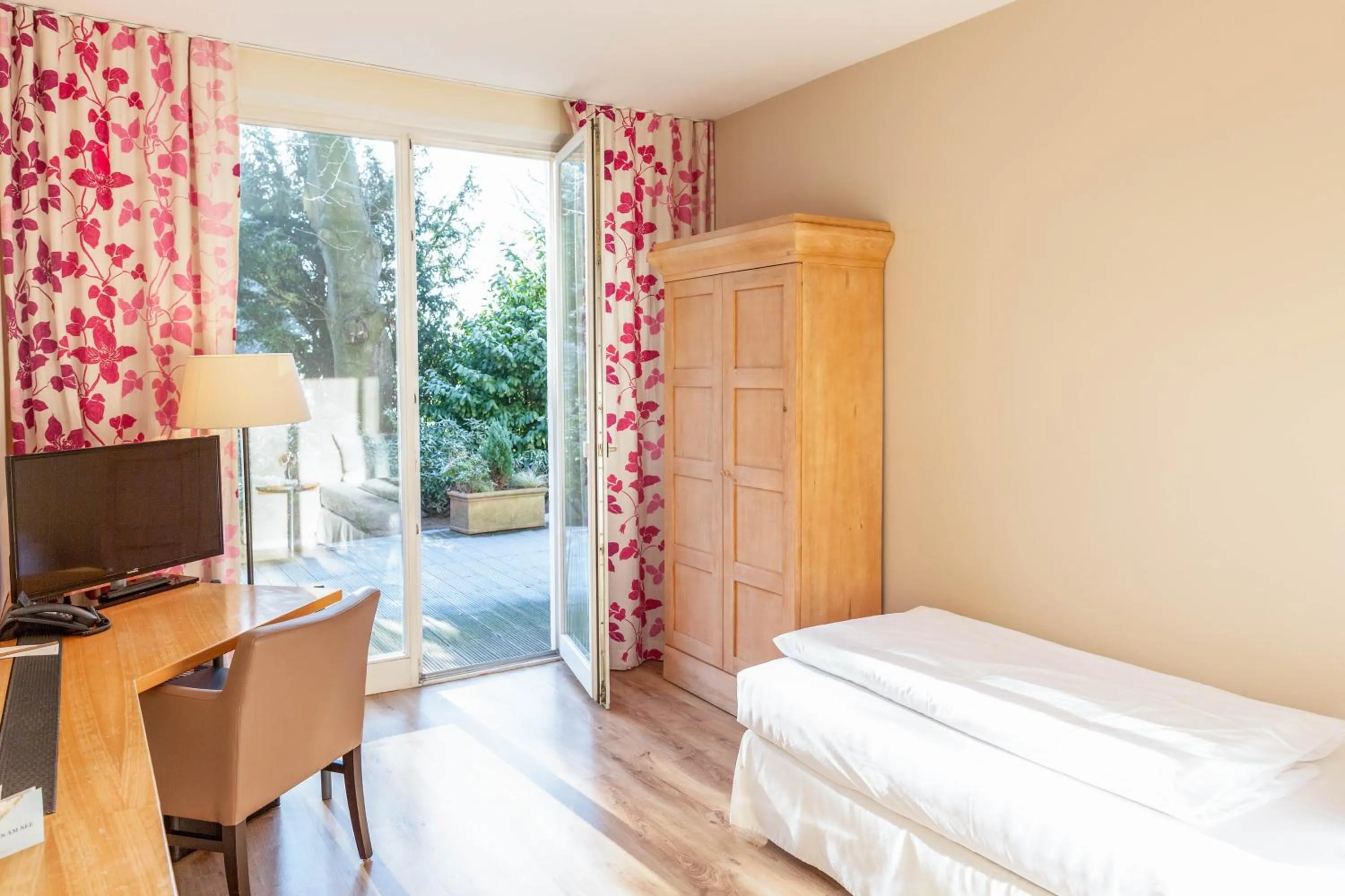 Photo of the whole room, Bed in Landhaus am See