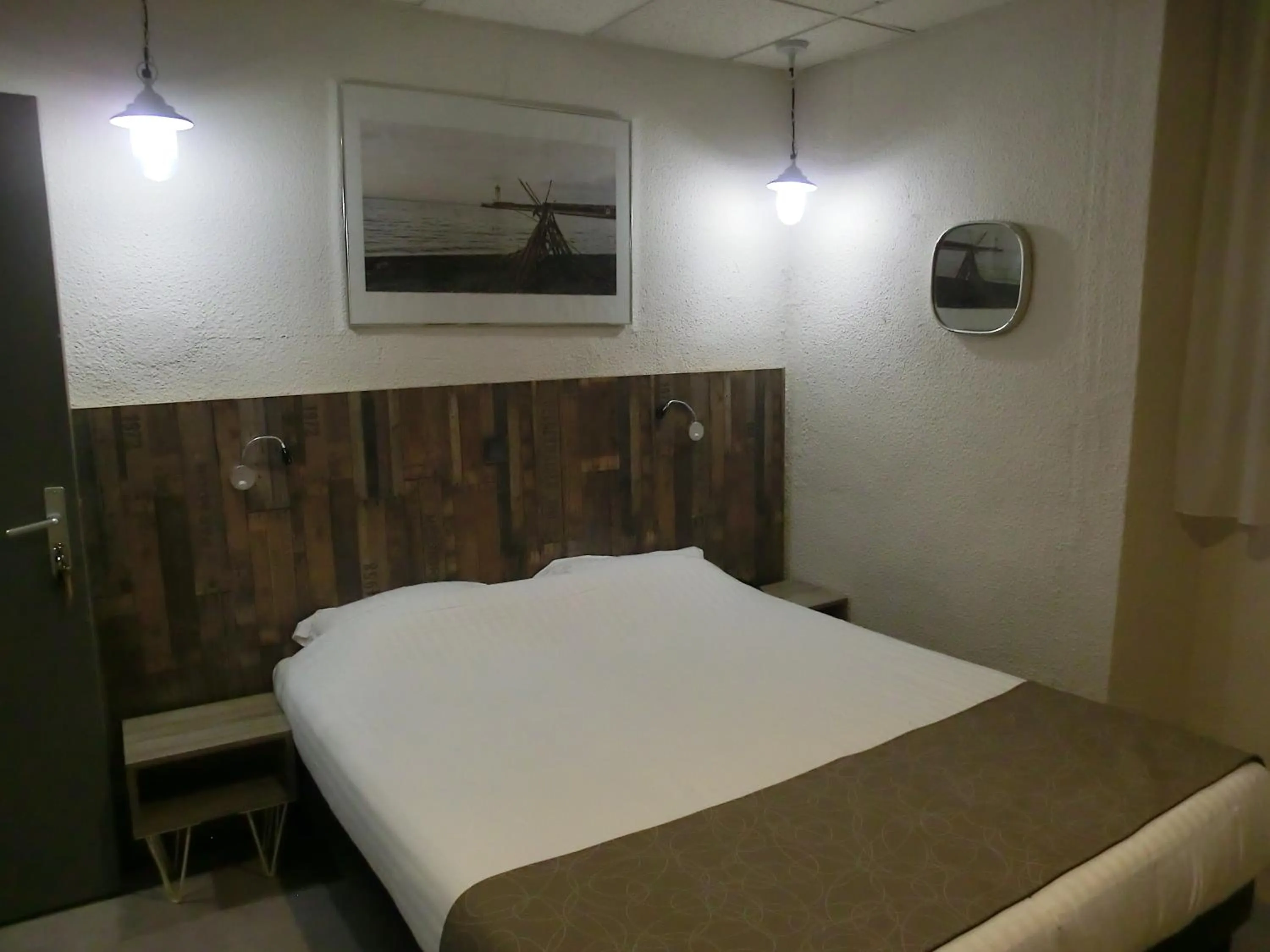 Photo of the whole room in Hotel Sur Le Quai