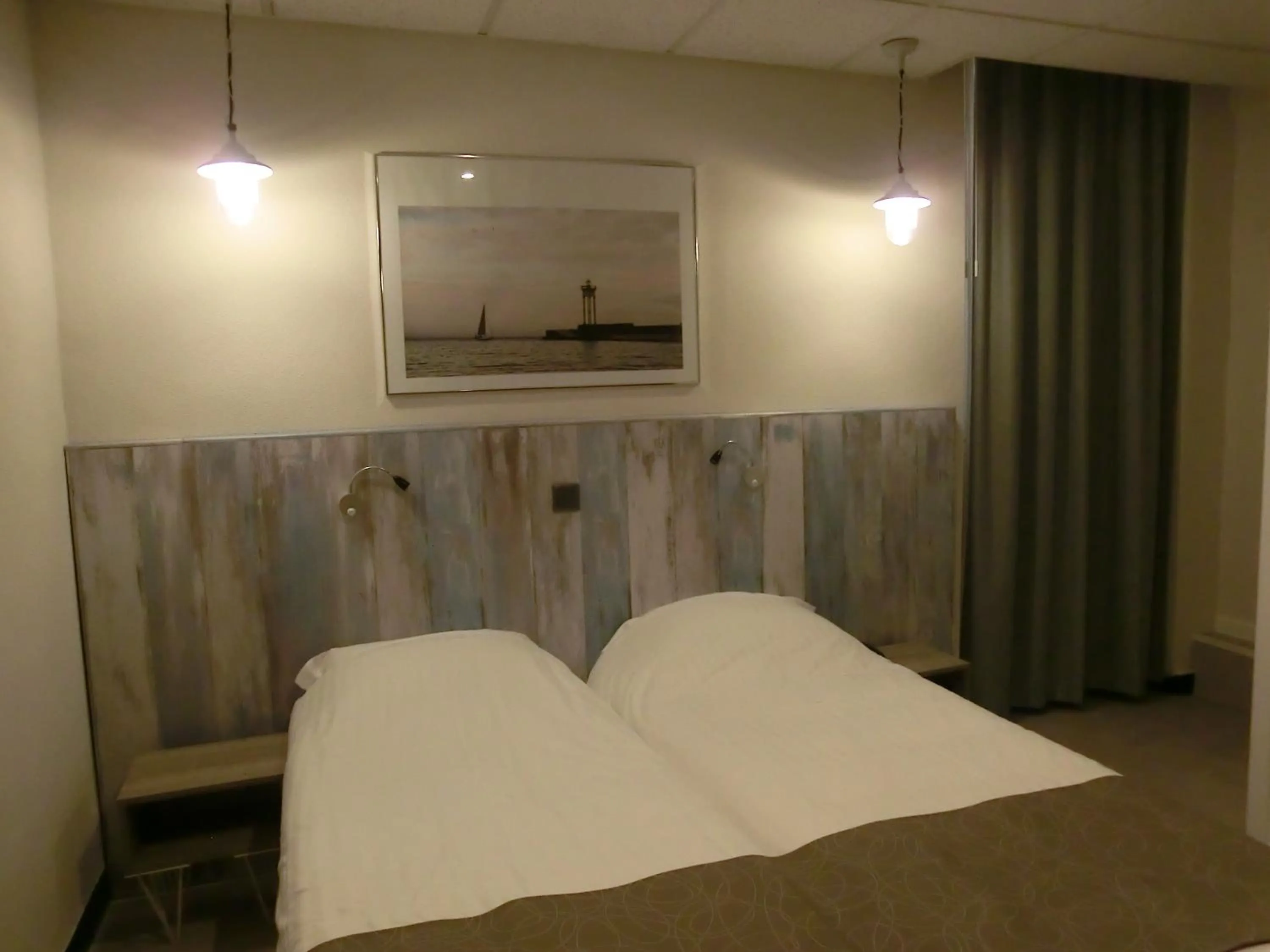 Photo of the whole room in Hotel Sur Le Quai