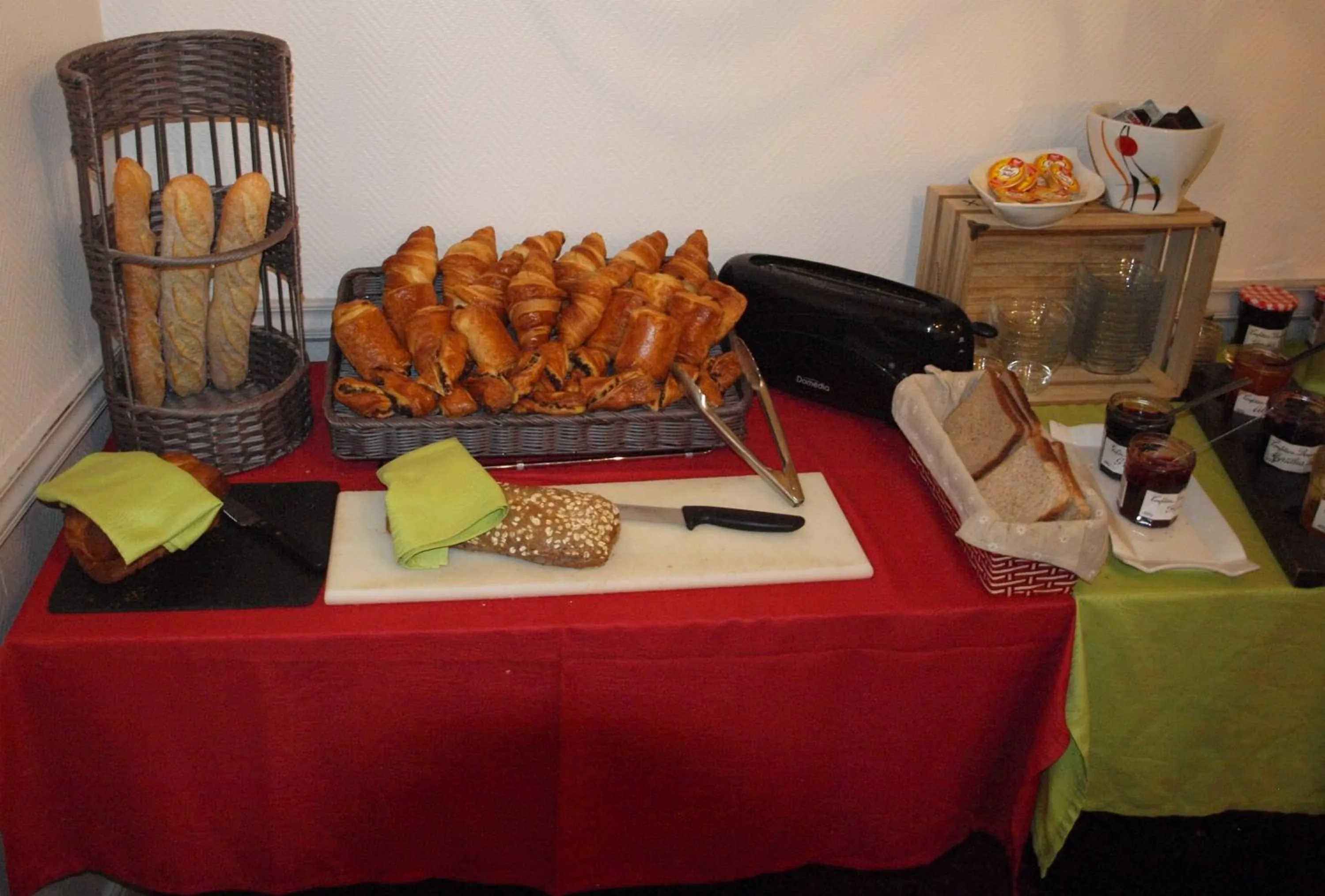 Breakfast in Auberge Du Cheval Blanc - Logis Hotel