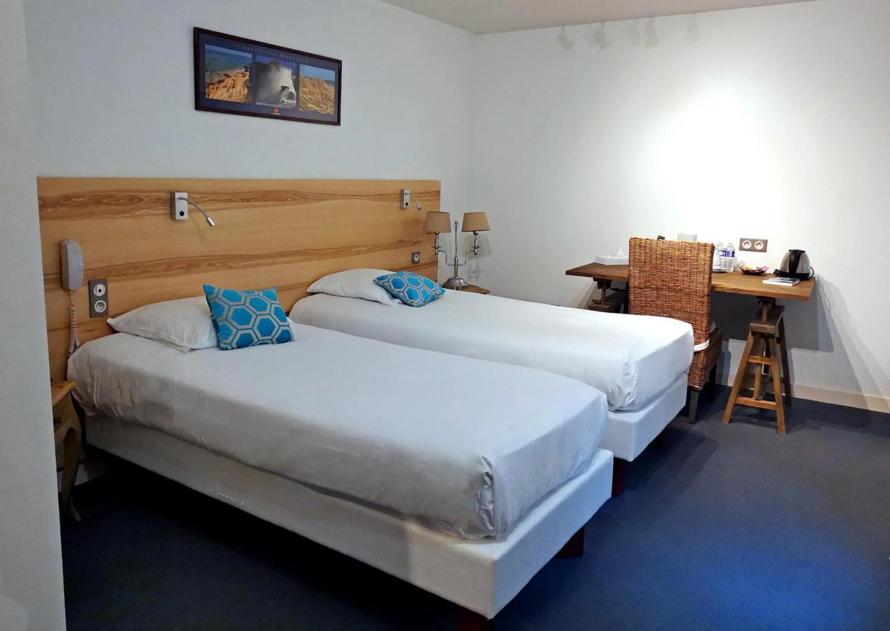 Bed in Auberge Du Cheval Blanc - Logis Hotel