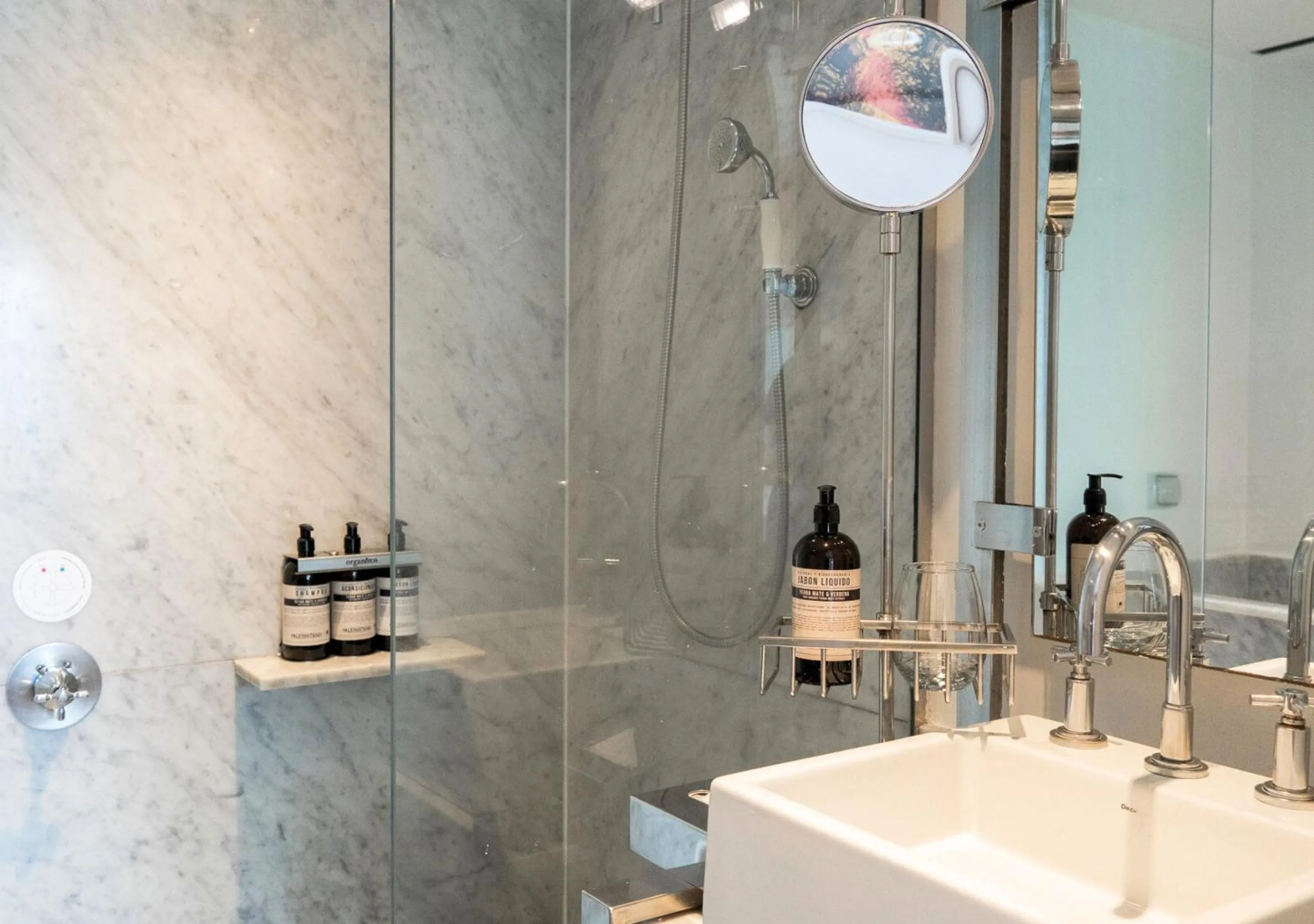 Public Bath in Hotel Palermitano by DOT Boutique