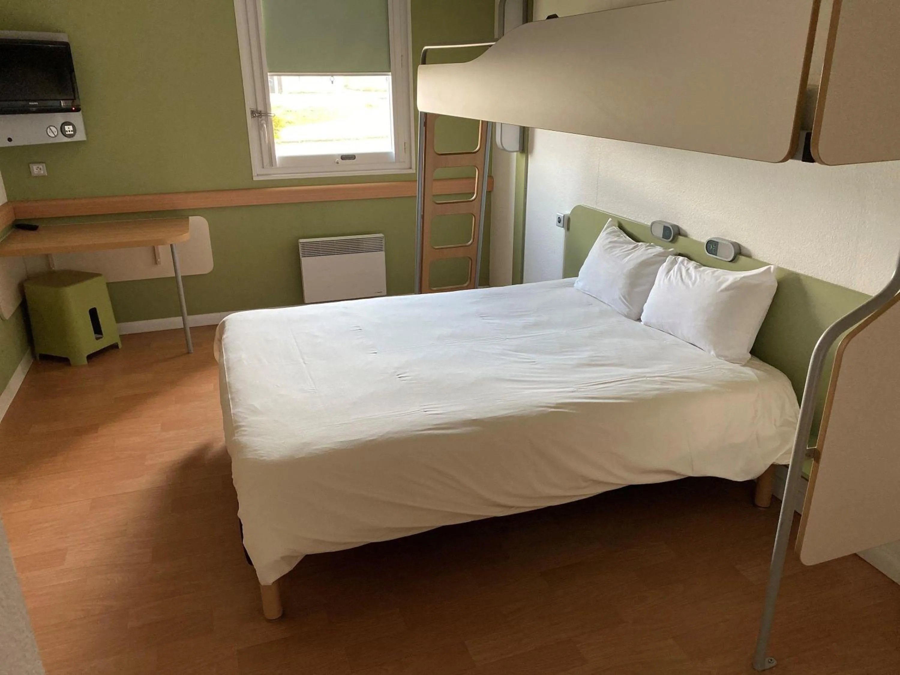 Bedroom, Bed in Ibis budget Verdun