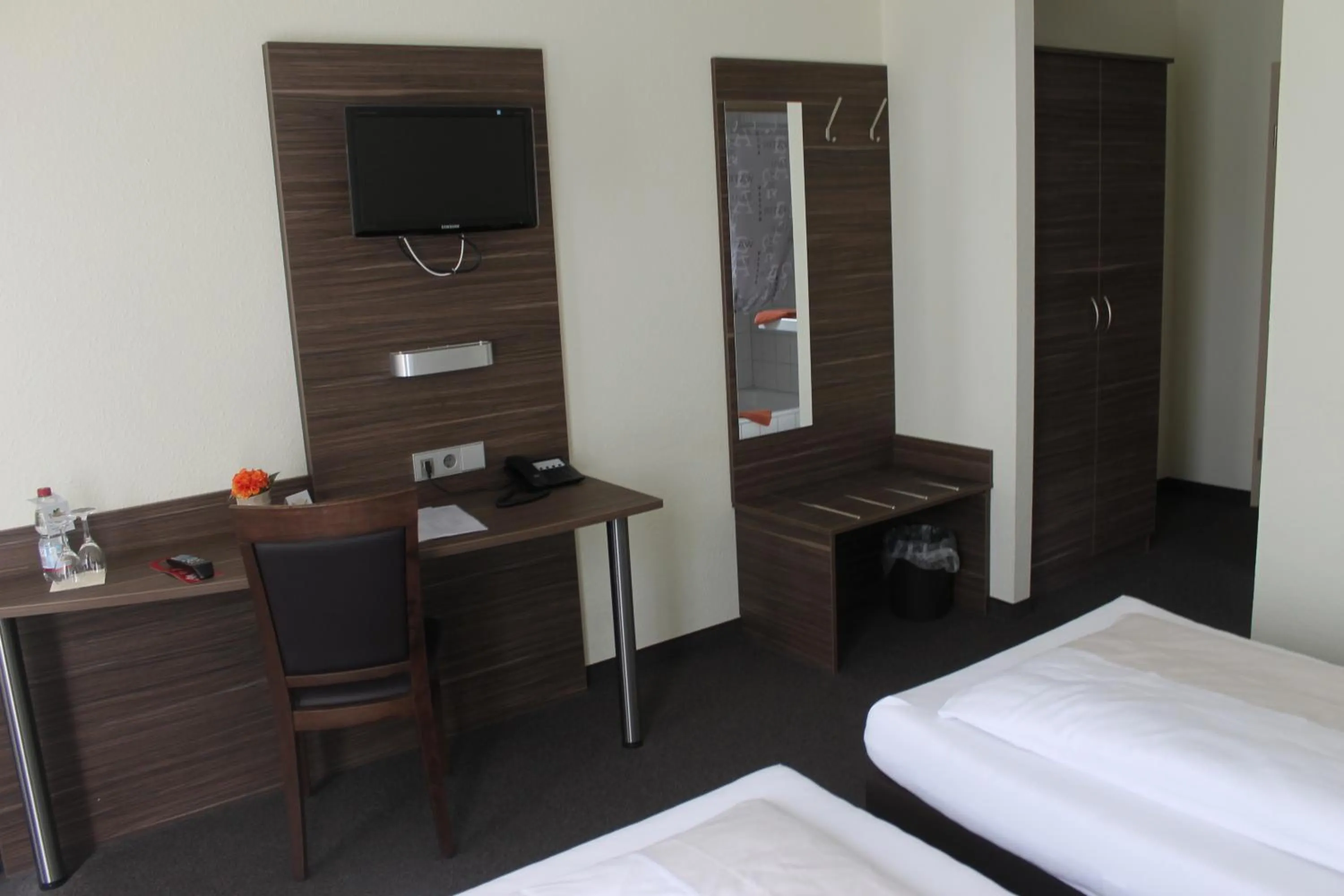 TV and multimedia, Bed in Hotel Weissach Am Neuenbühl