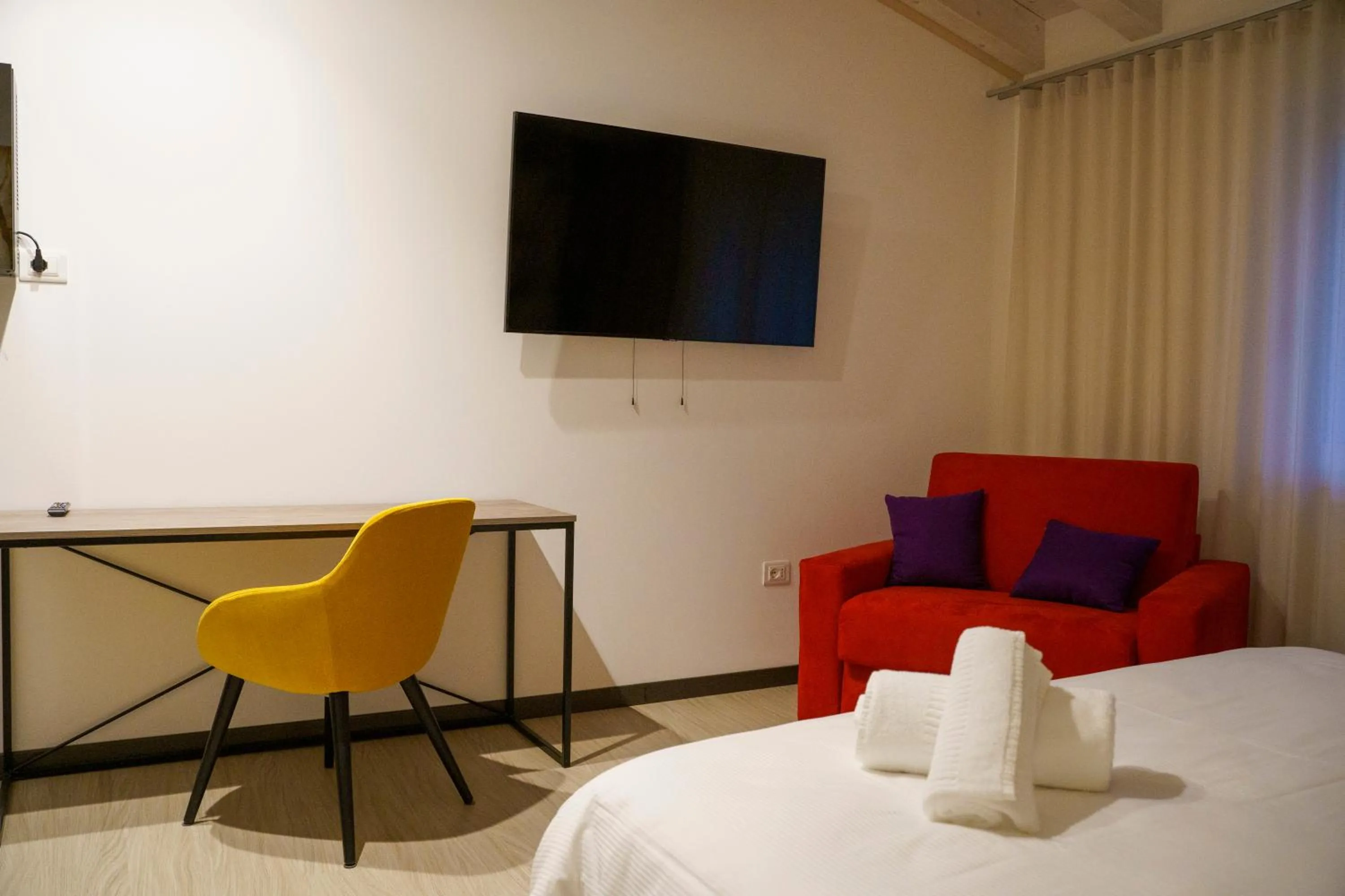 TV and multimedia, Bed in Hotel Luna