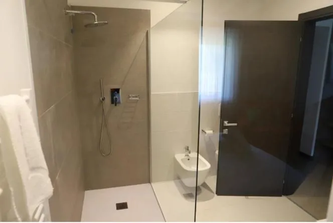 Shower in Hotel Luna