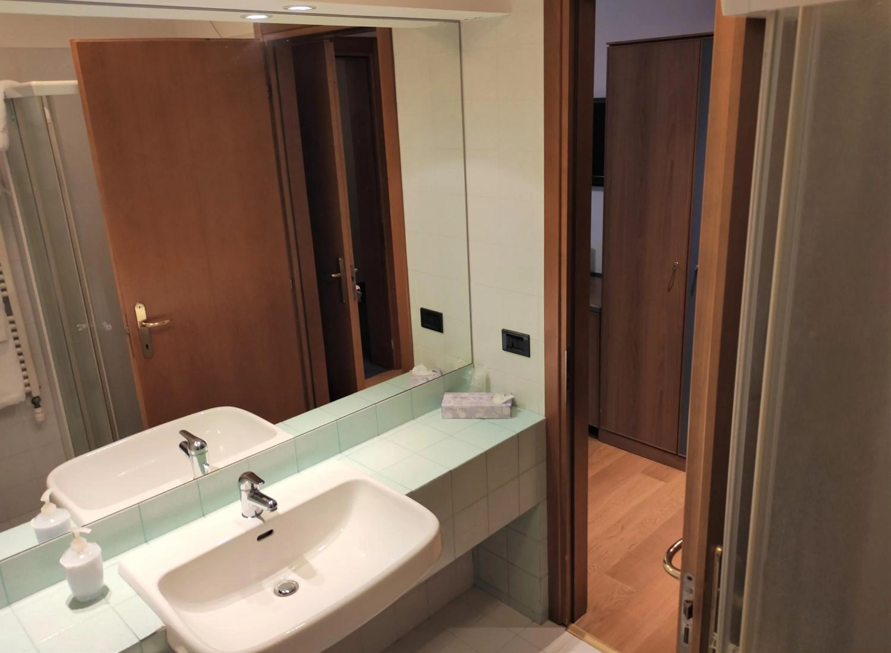 Shower in Hotel Luna