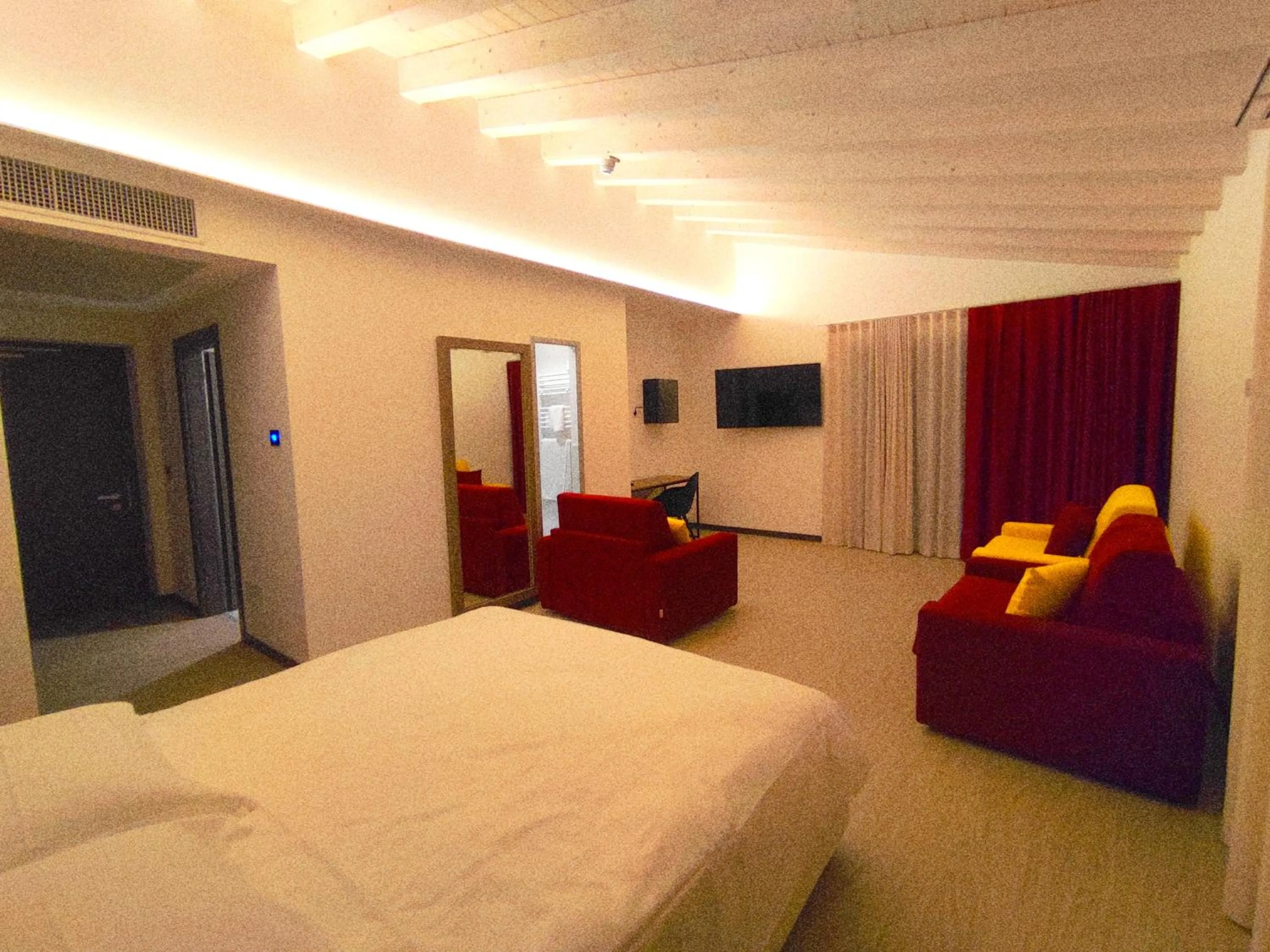 TV and multimedia, Bed in Hotel Luna