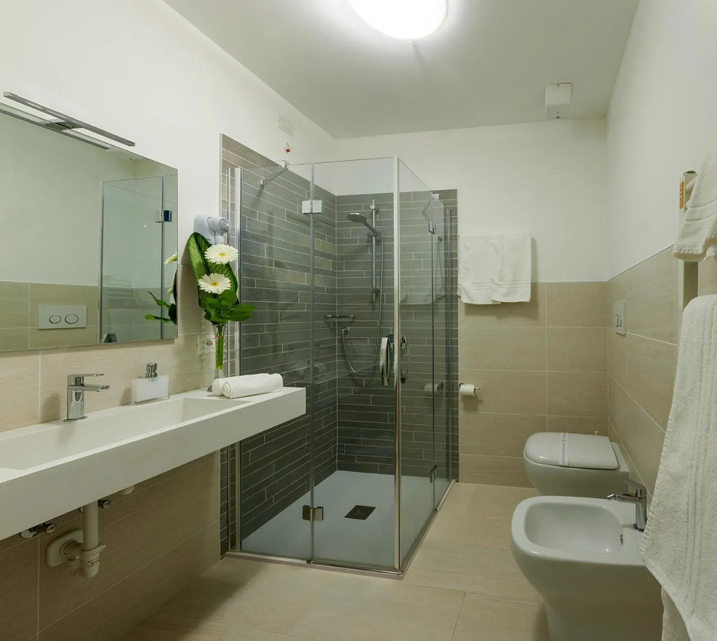 Shower in Hotel Luna