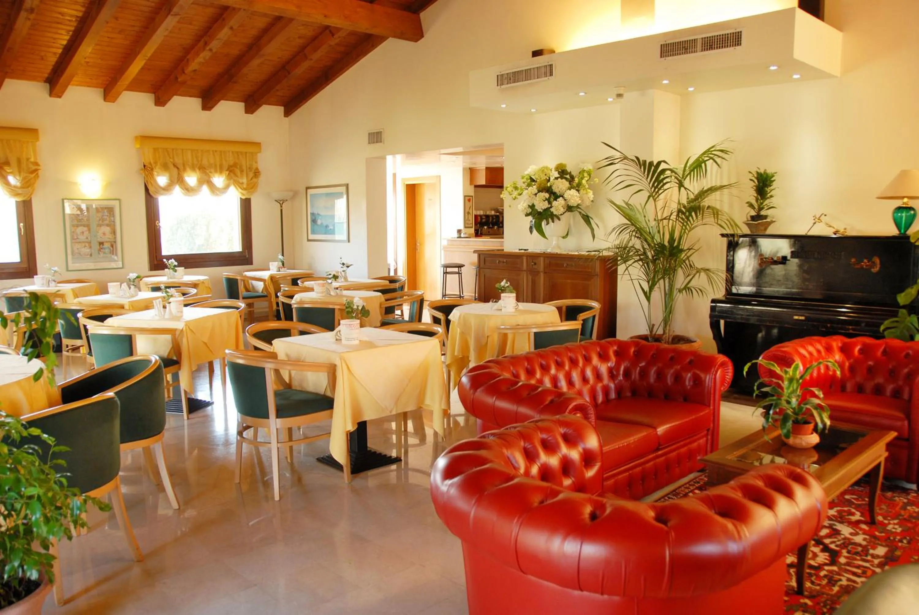 Communal lounge/ TV room in Hotel Luna