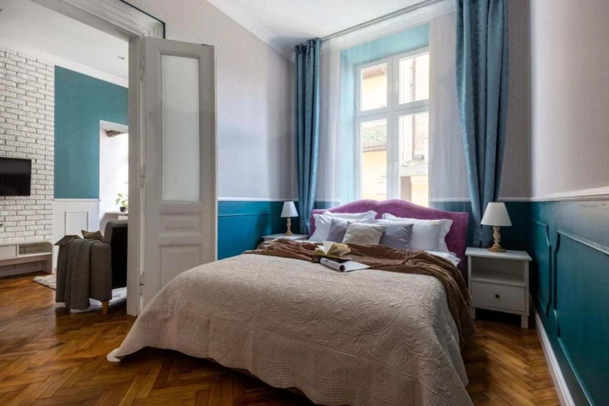 Bed in Between Old Town and Kazimierz