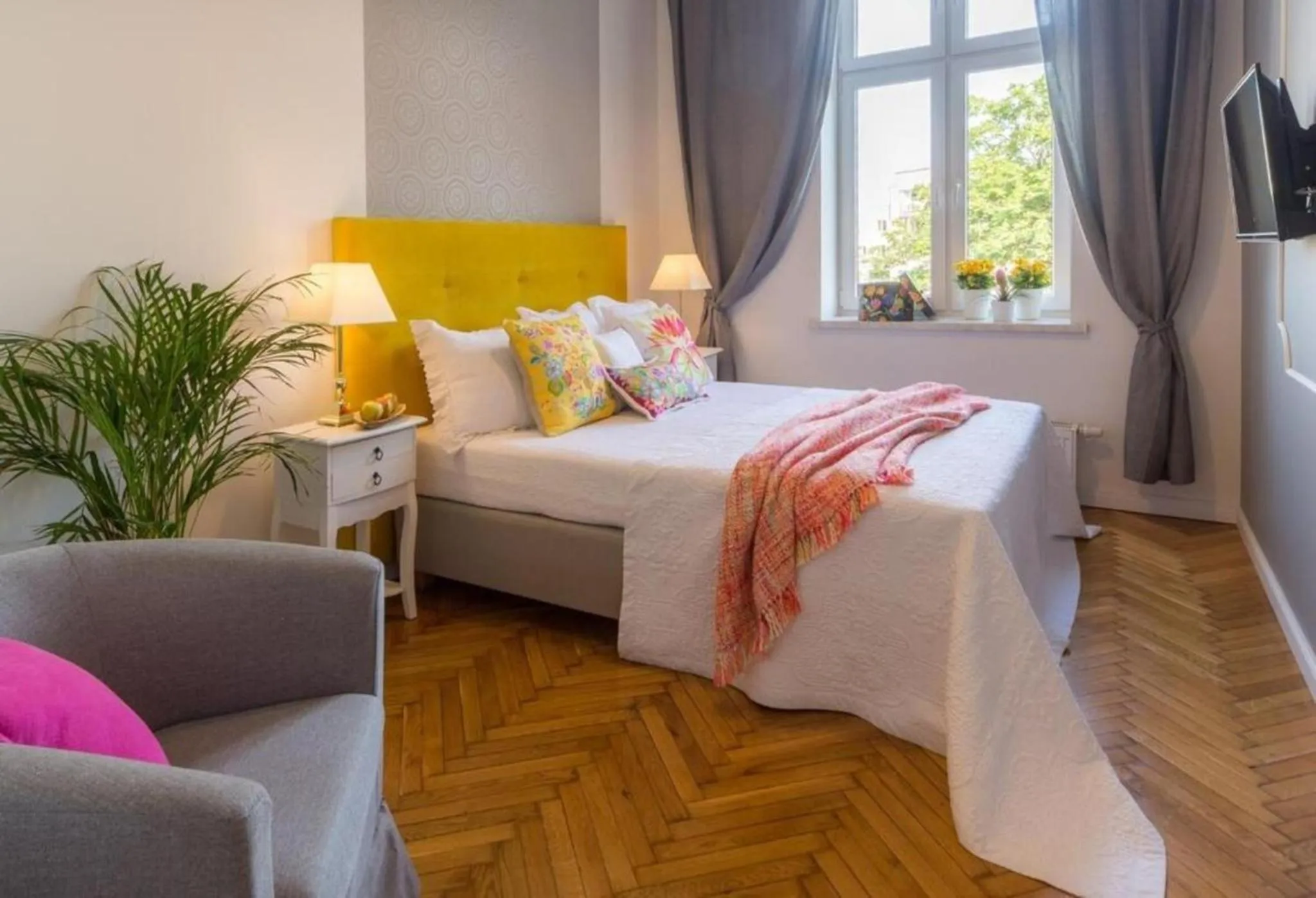 Bed in Between Old Town and Kazimierz