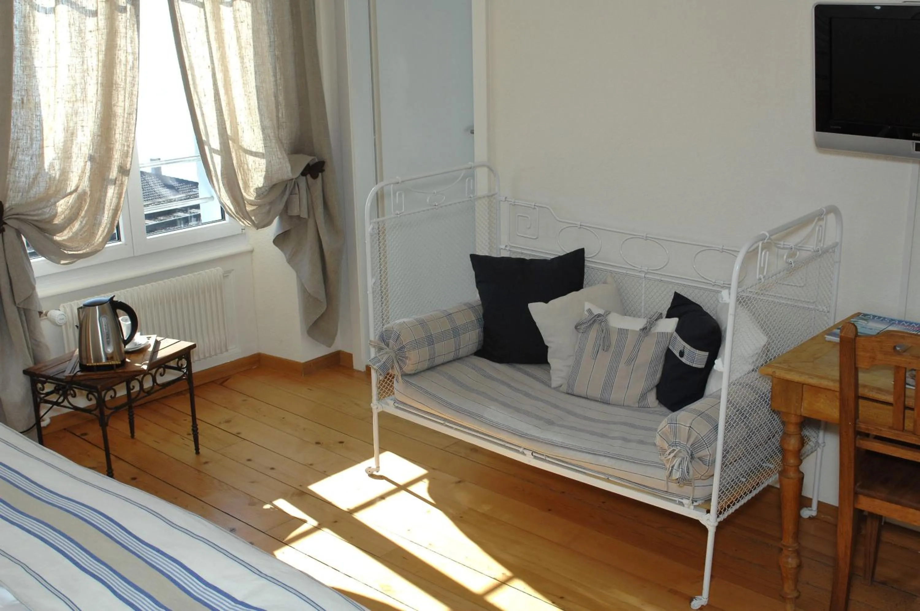 Bedroom, Bed in Auberge de la Gare