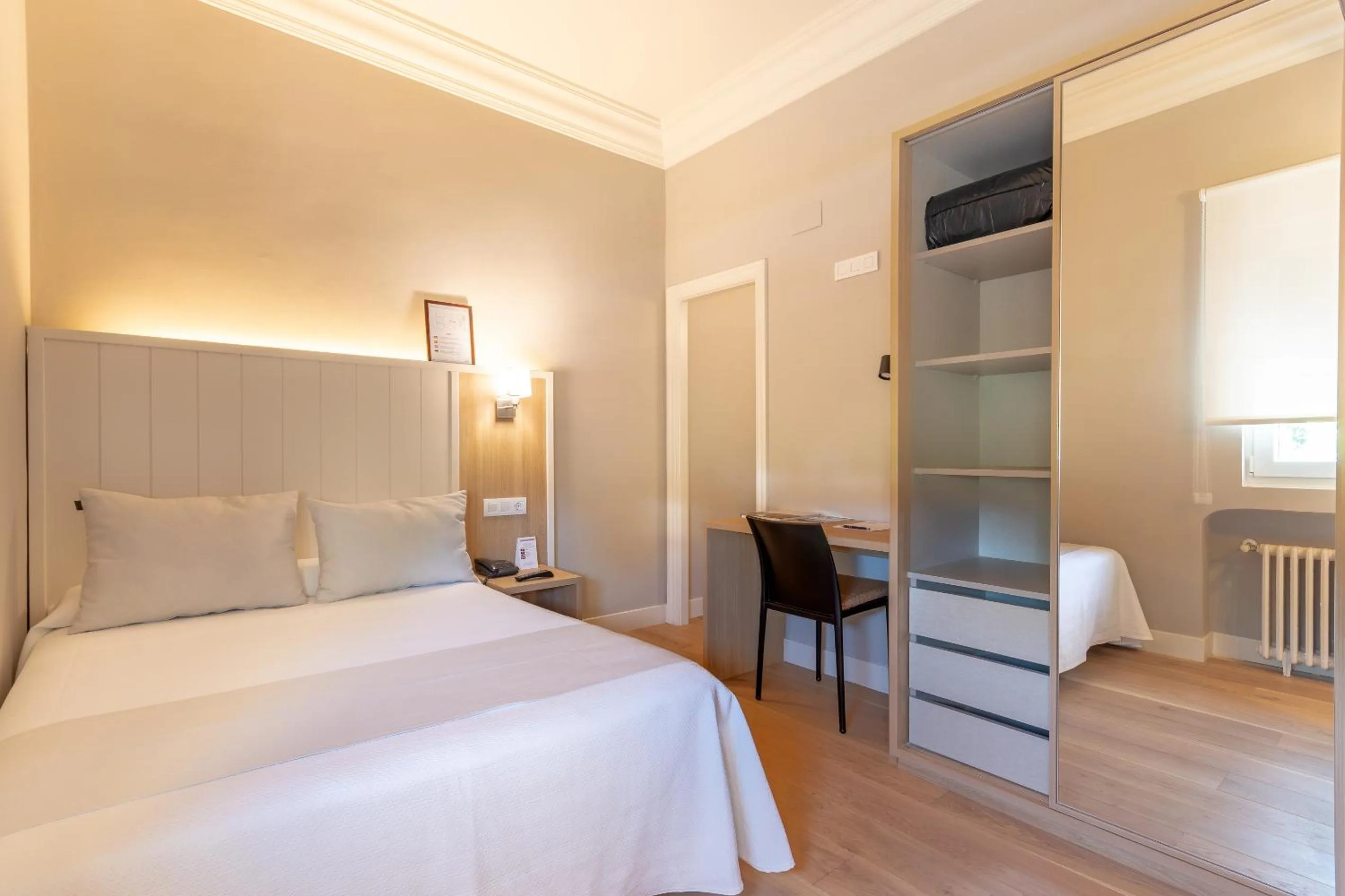 Photo of the whole room, Bed in Hotel Artaza