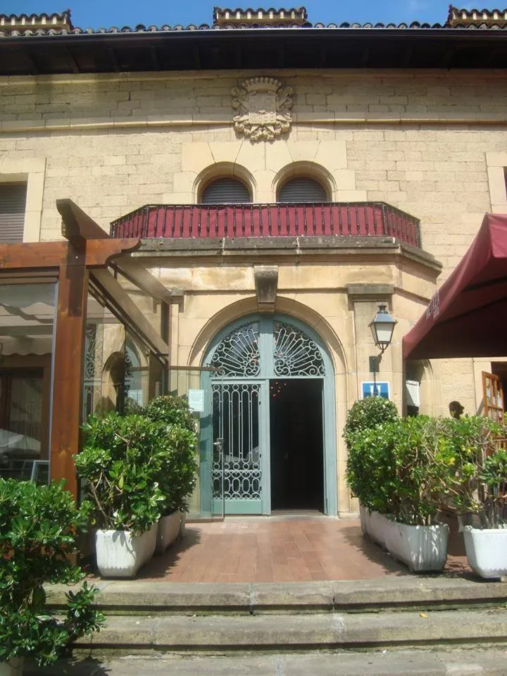 Facade/entrance in Hotel Artaza